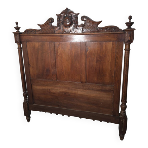 Tête de lit sculptée