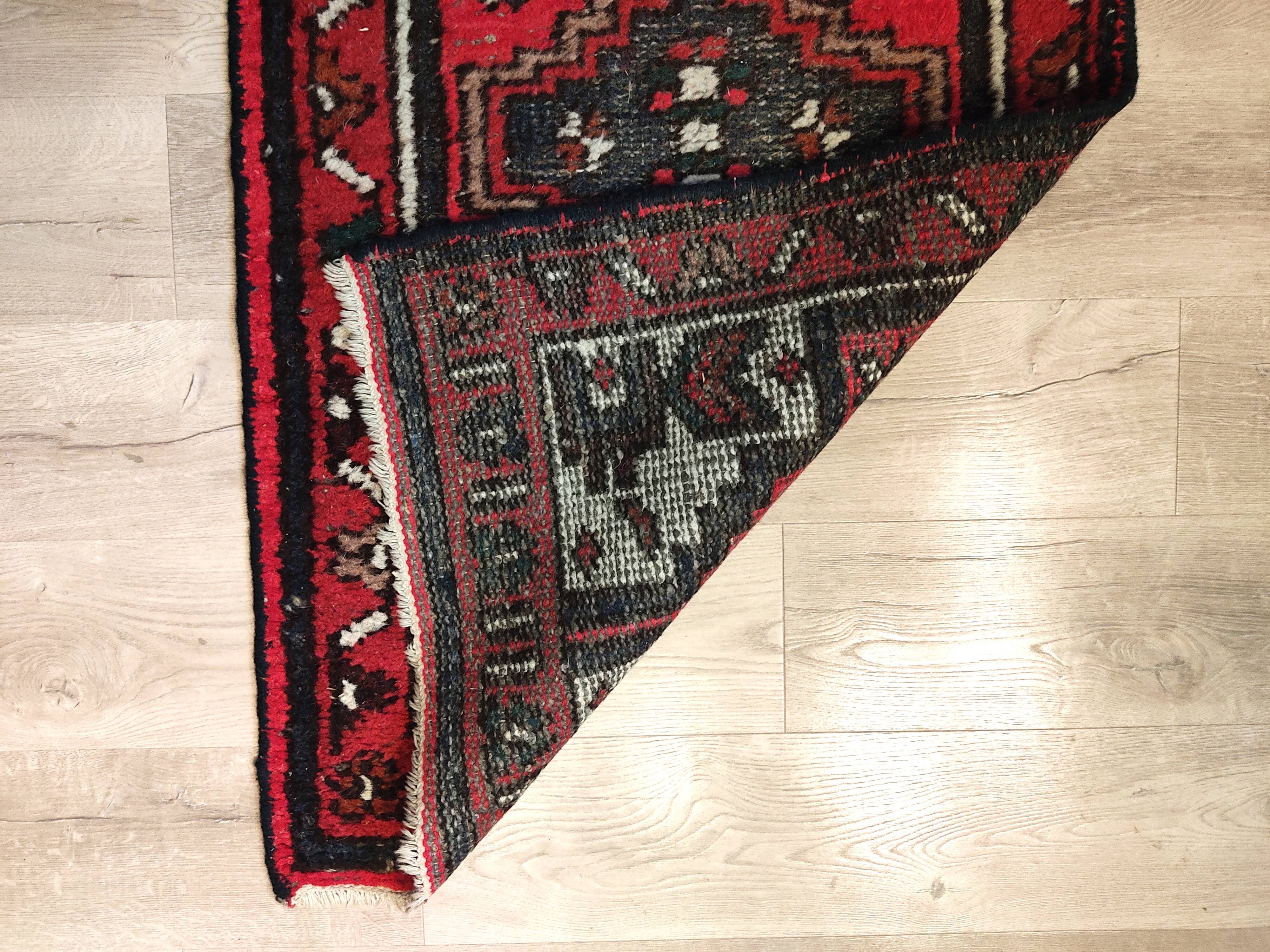 Oriental rug 135 x 75 cm