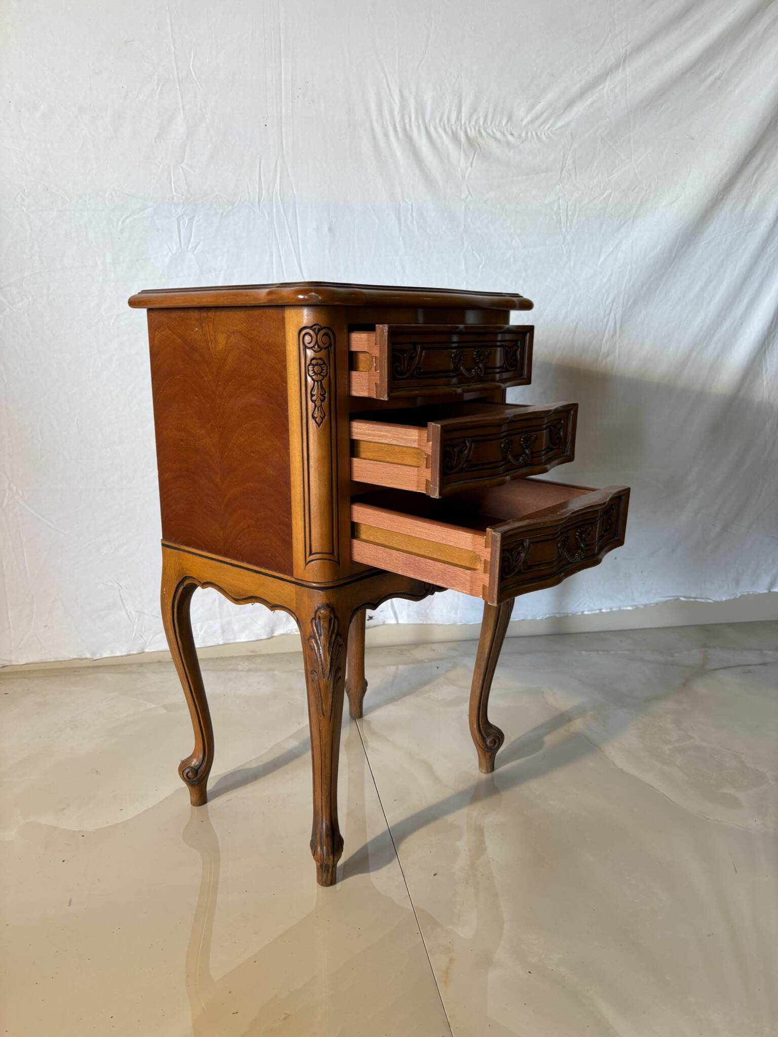 Louis XV style bedside table or chest of drawers – 3 carved drawers