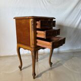 Chevet ou chiffonnier de style Louis XV – 3 tiroirs sculptés