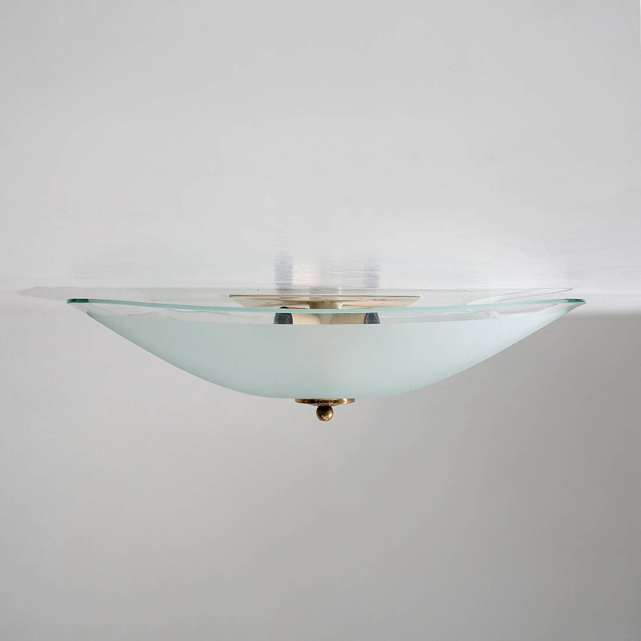 Lampe de plafond en verre satiné et laiton, années 1970