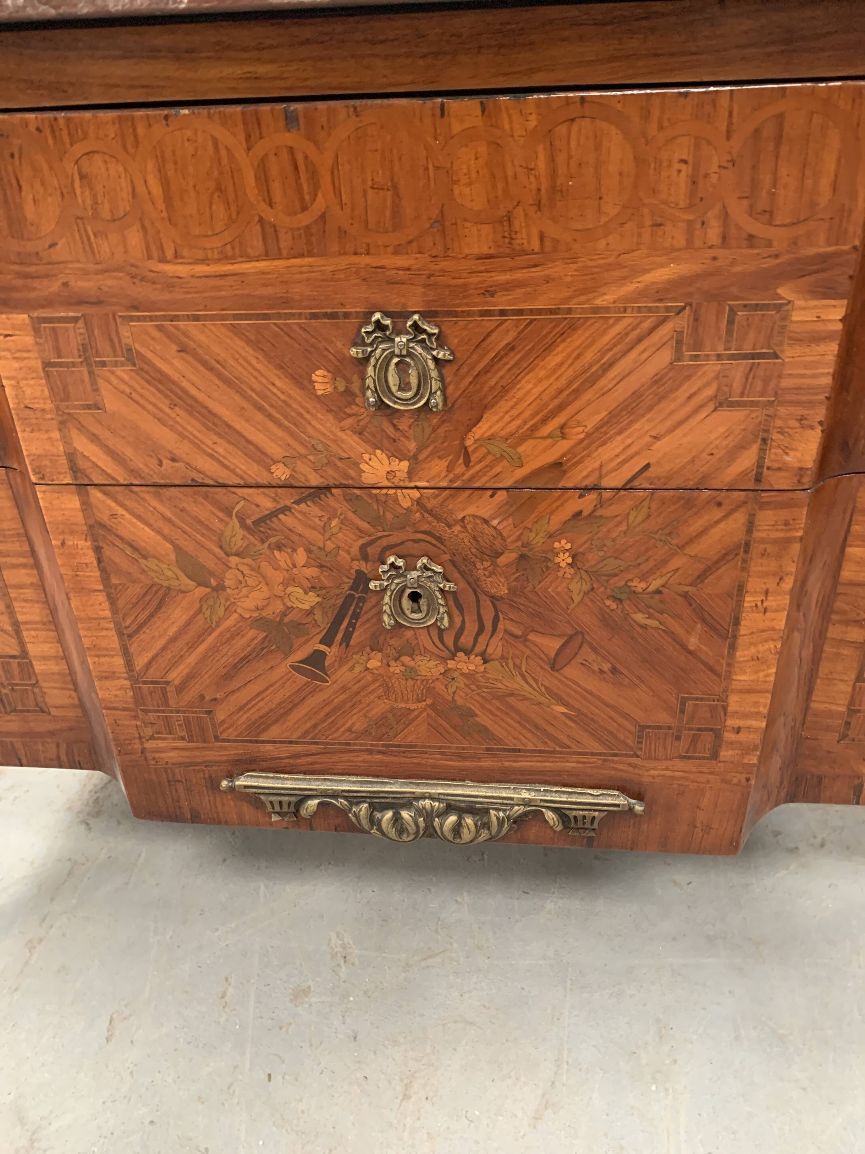 Louis XVI chest of drawers in wood veneer marquetry, 20th century