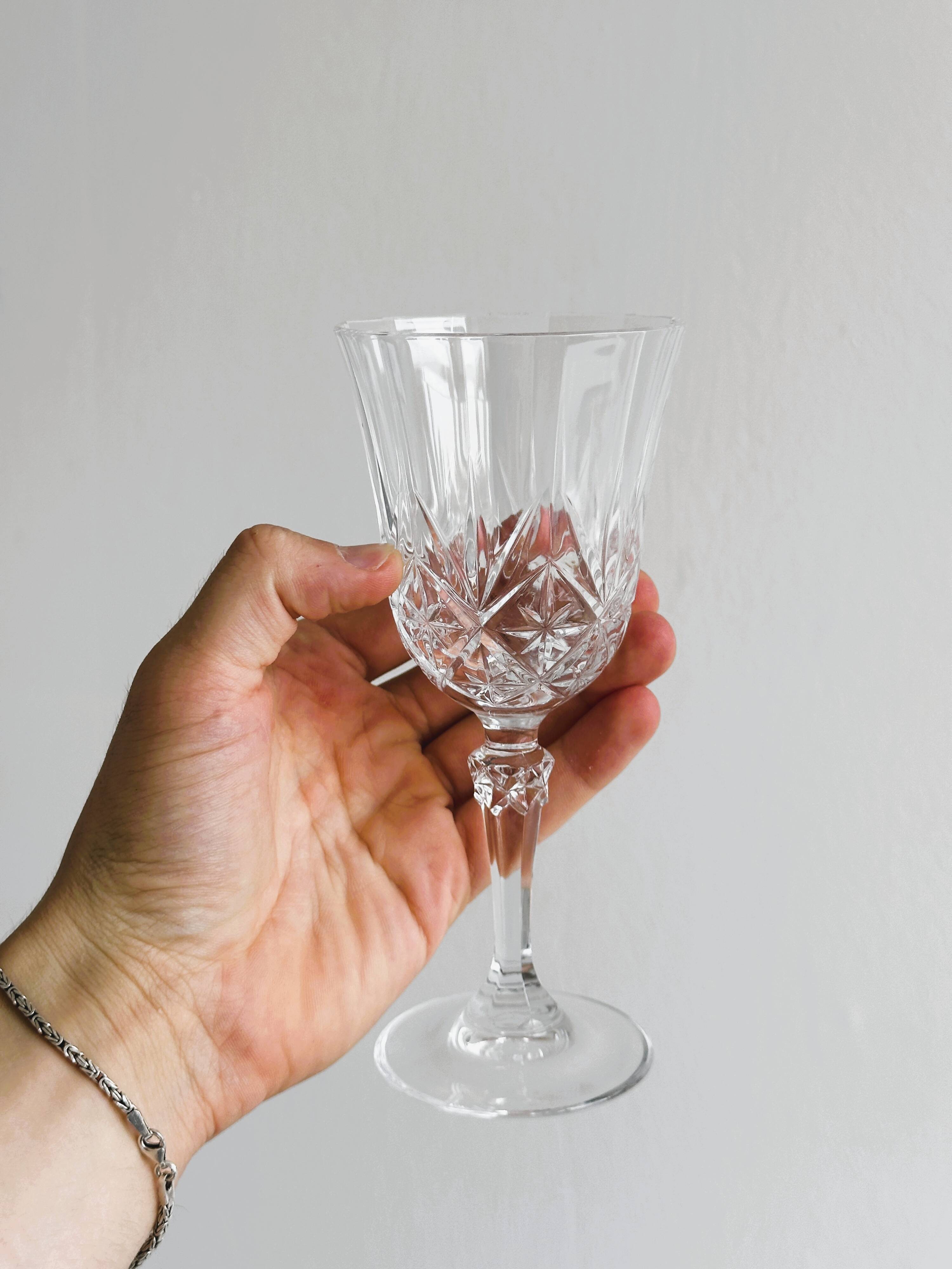 4 verres à vin en verre taillé vintage