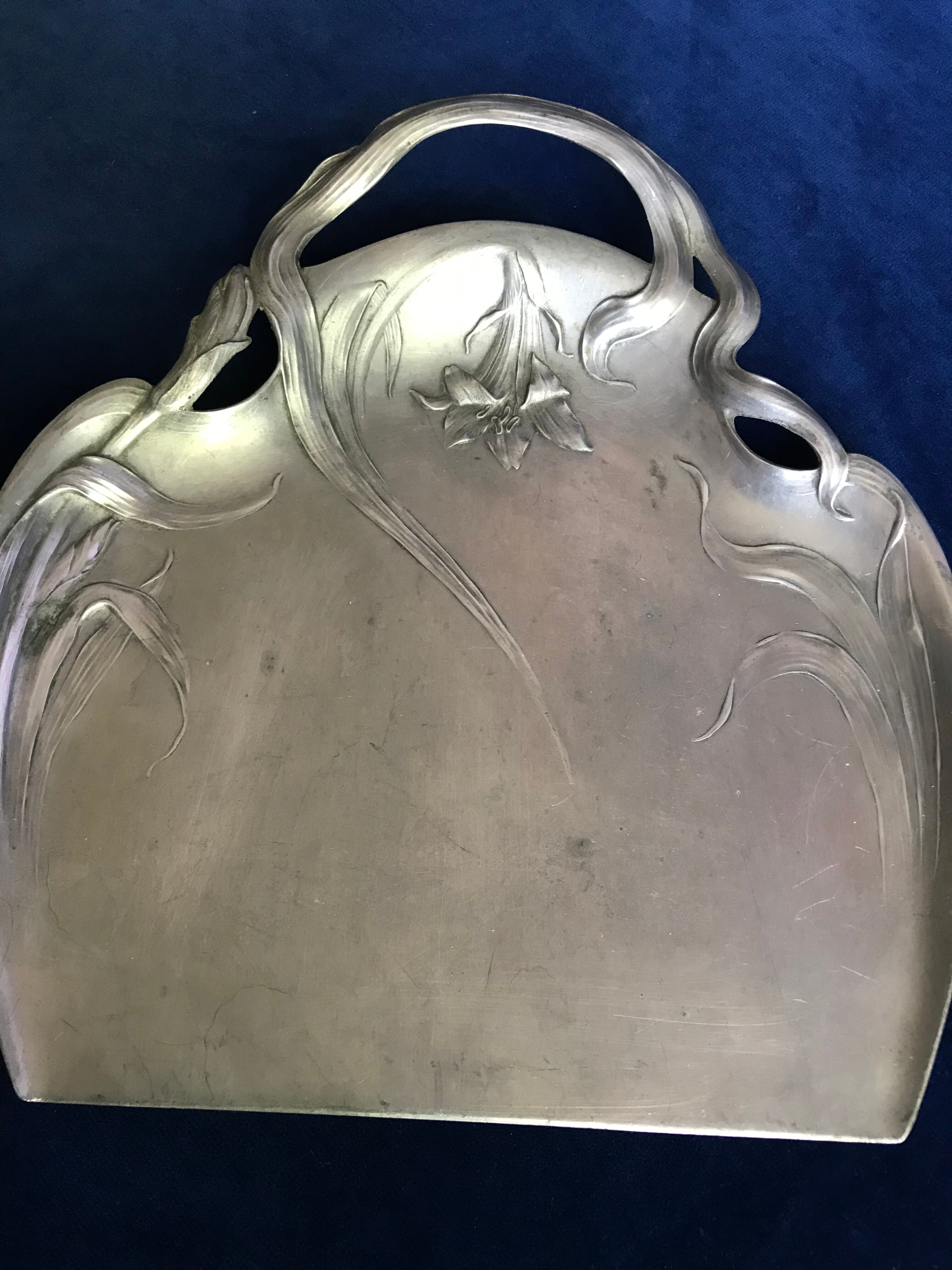 Old art nouveau crumbs picks up