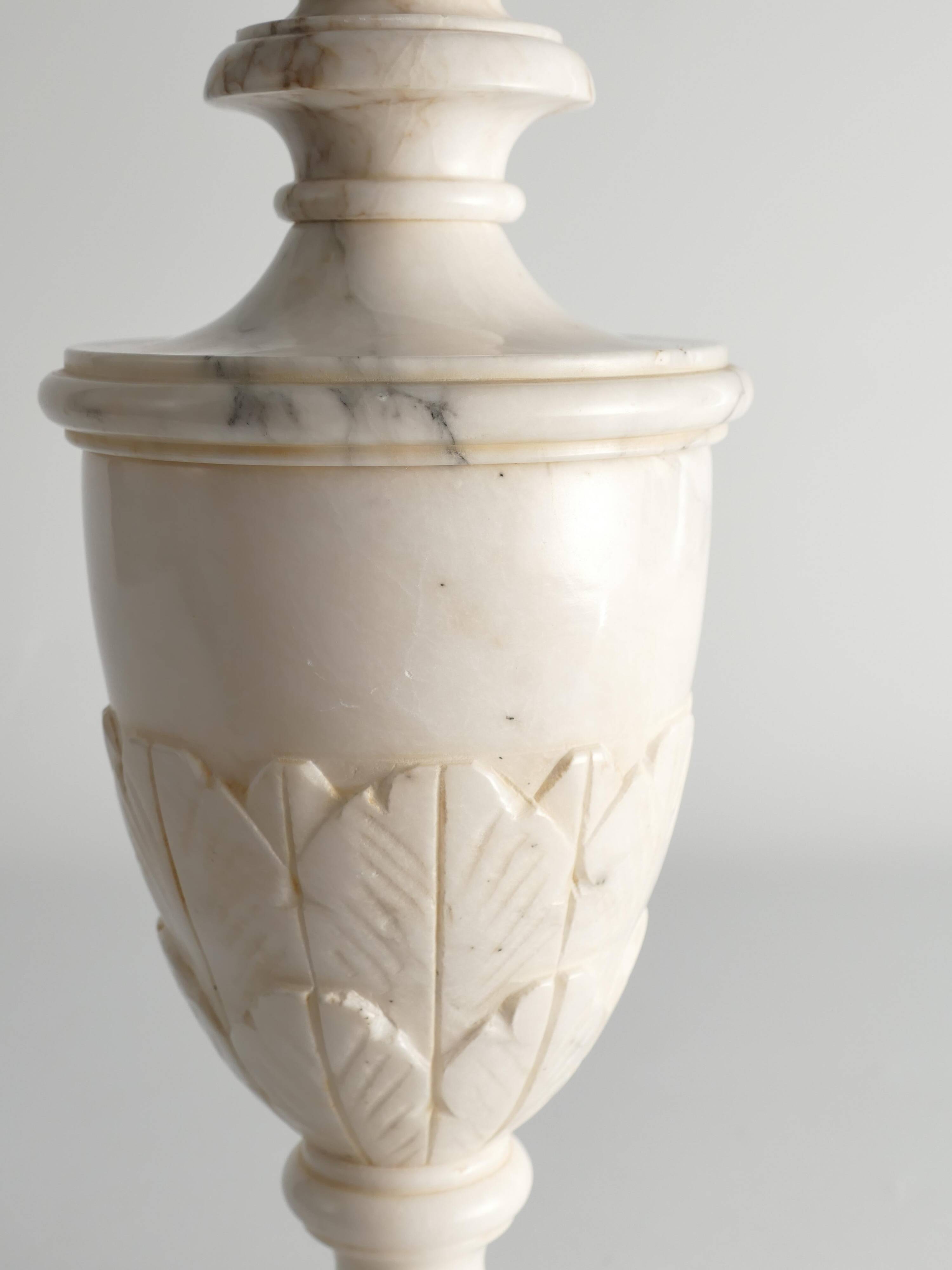 Neoclassical White Florentine Alabaster Table Lamp with Leaf Relief, Italy