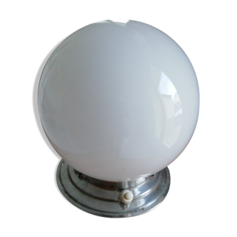 Lampe boule opaline année 50