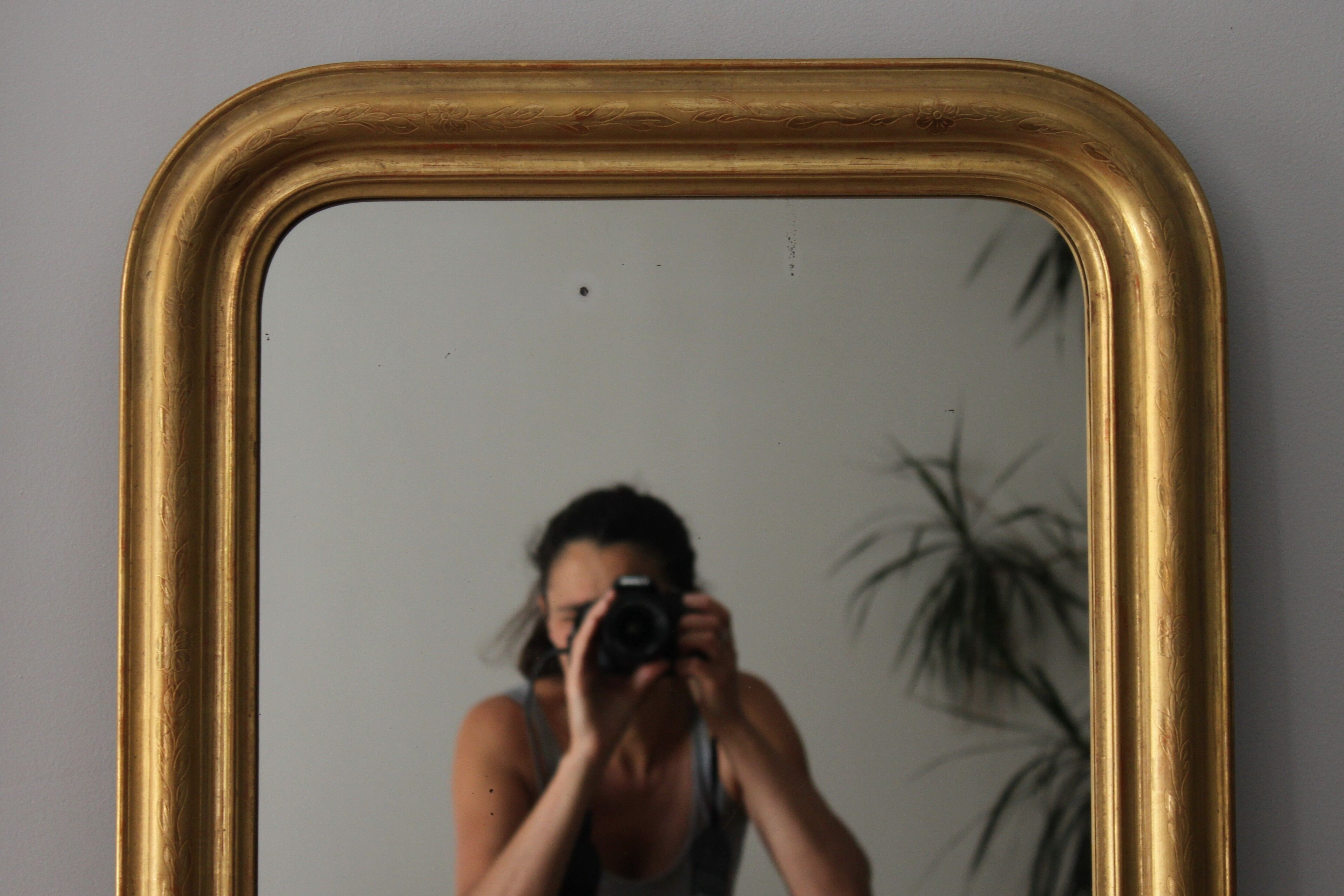 Louis Philippe mirror gilded with gold leaf - 67x54cm