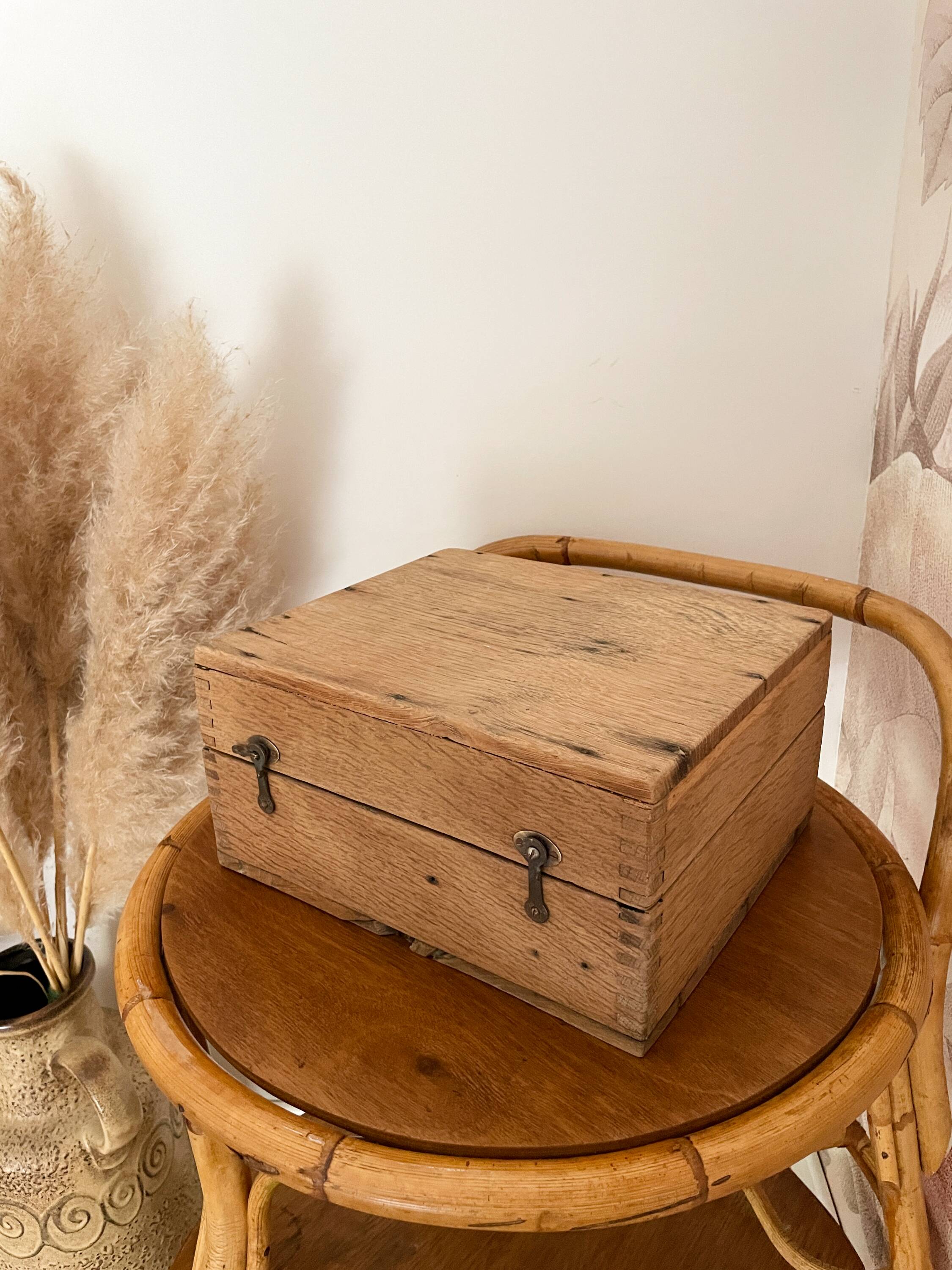 Antique solid oak chest - 31 x 26 x 15