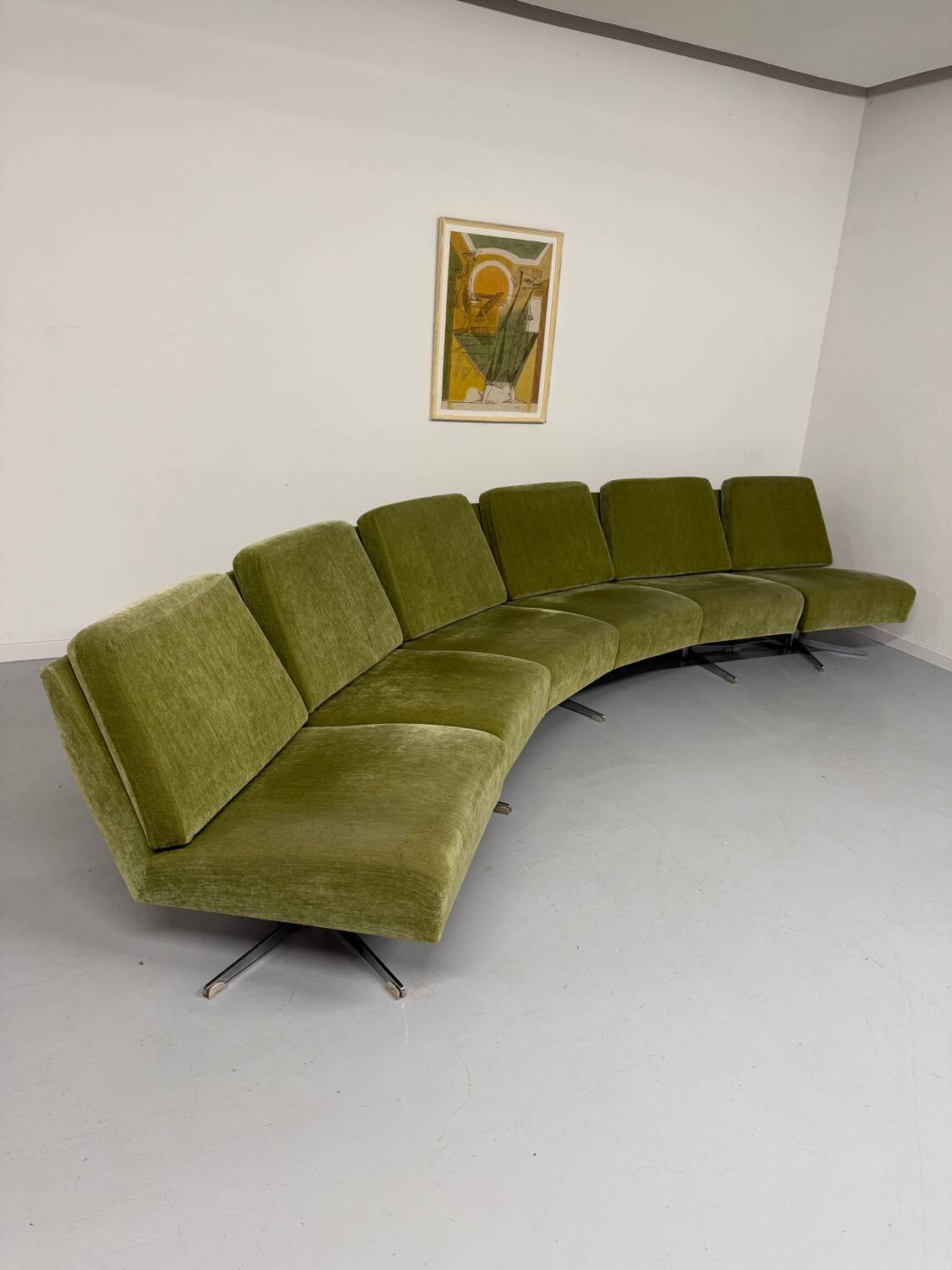 Complete living room with a sofa and 2 Italian design armchairs from the 70s, vintage.