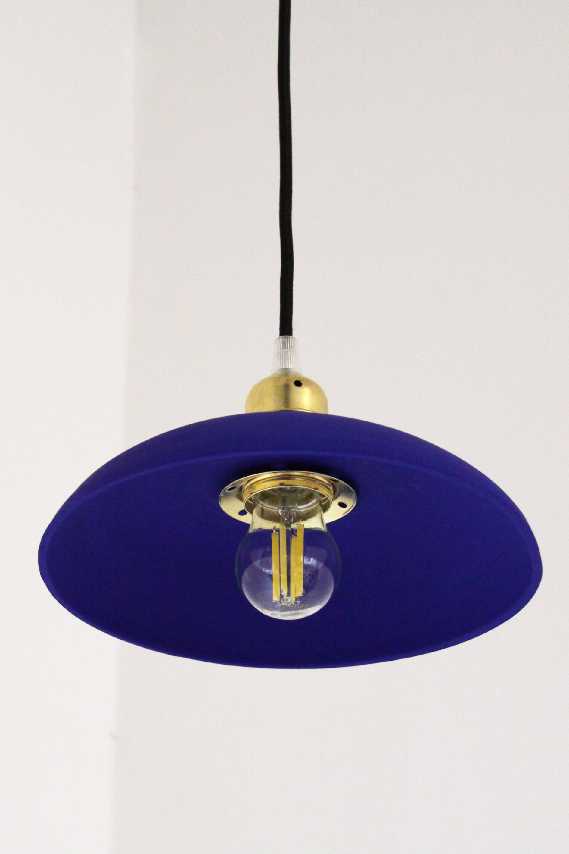 Blue Klein ceramic suspension