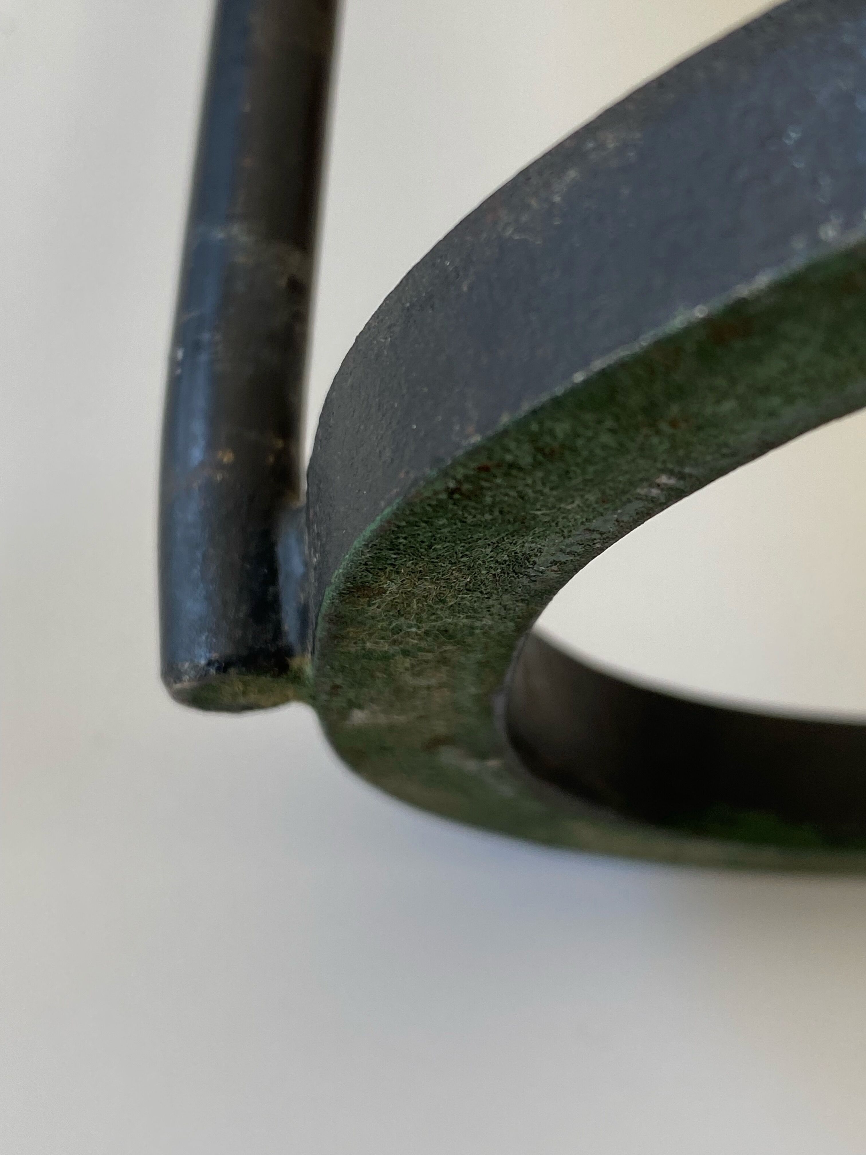 Cocotte lamp in red and black metal, design of the 50s.