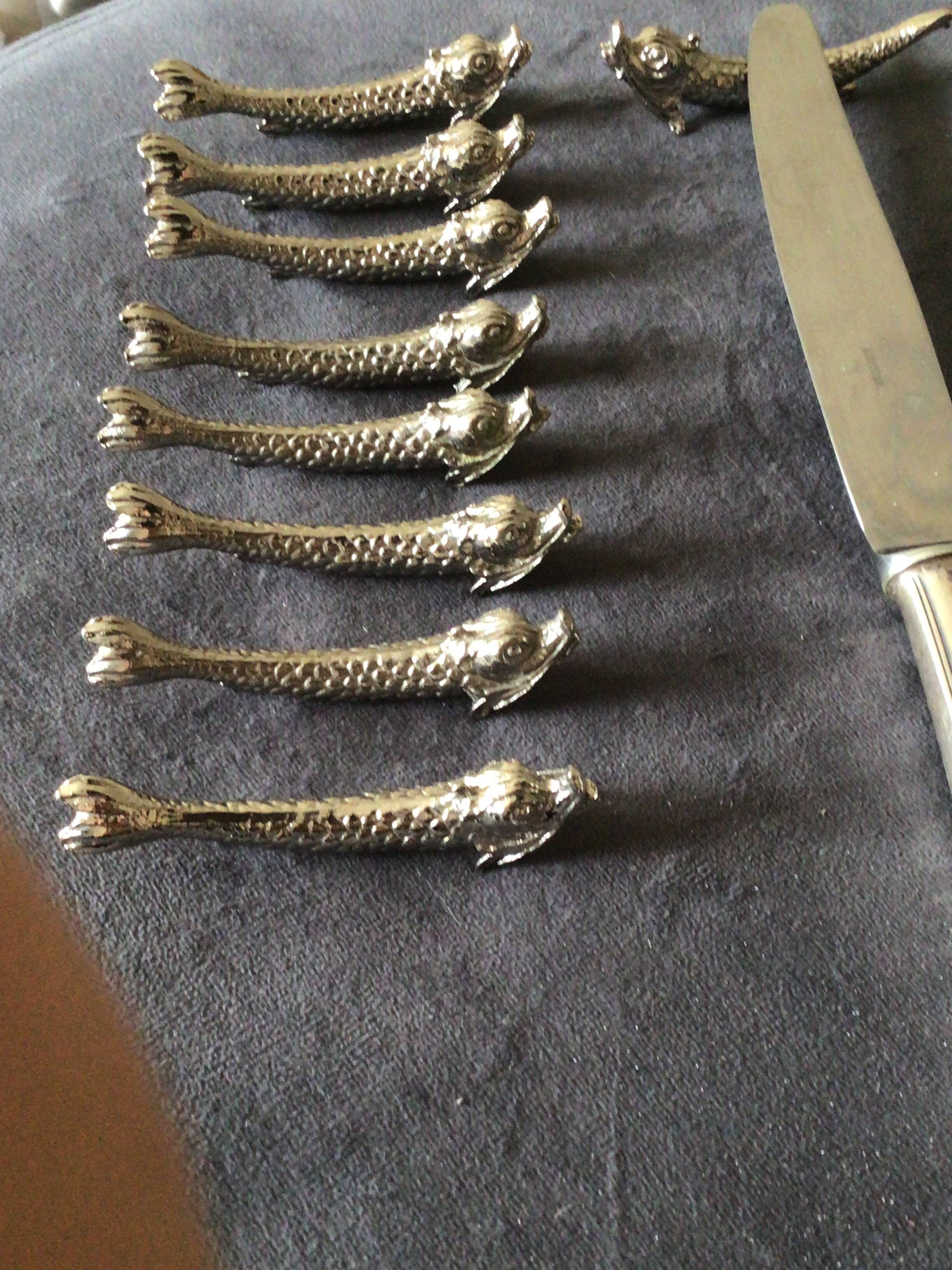 Fish knife holders