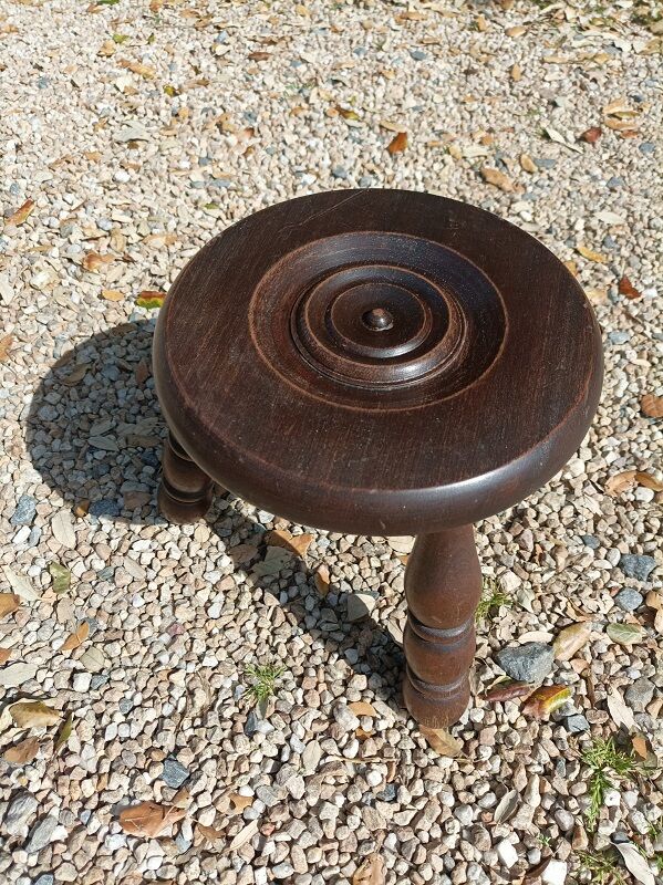 Solid wood stool round legs tripod