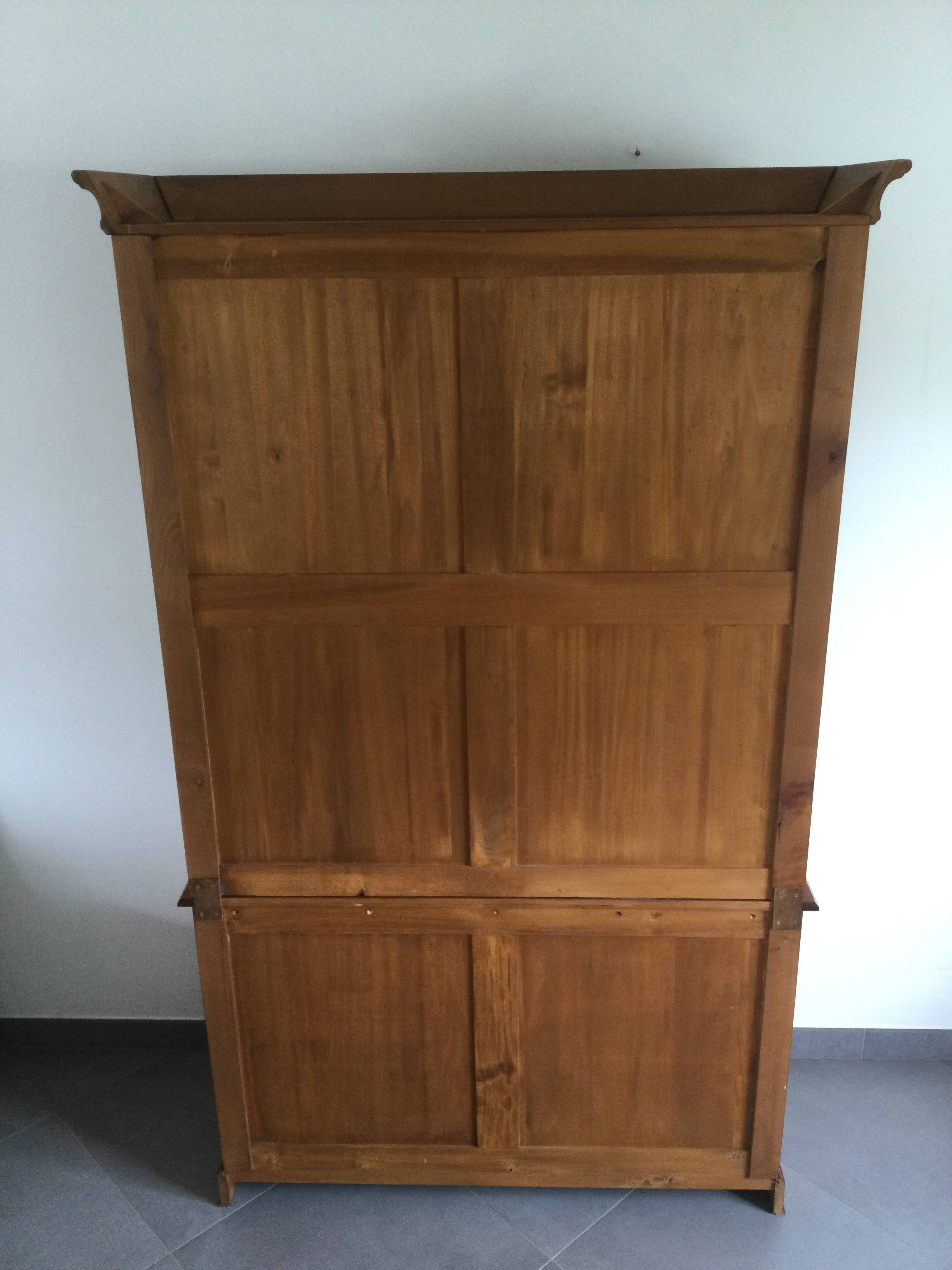 Louis Philippe display cabinet in cherry wood