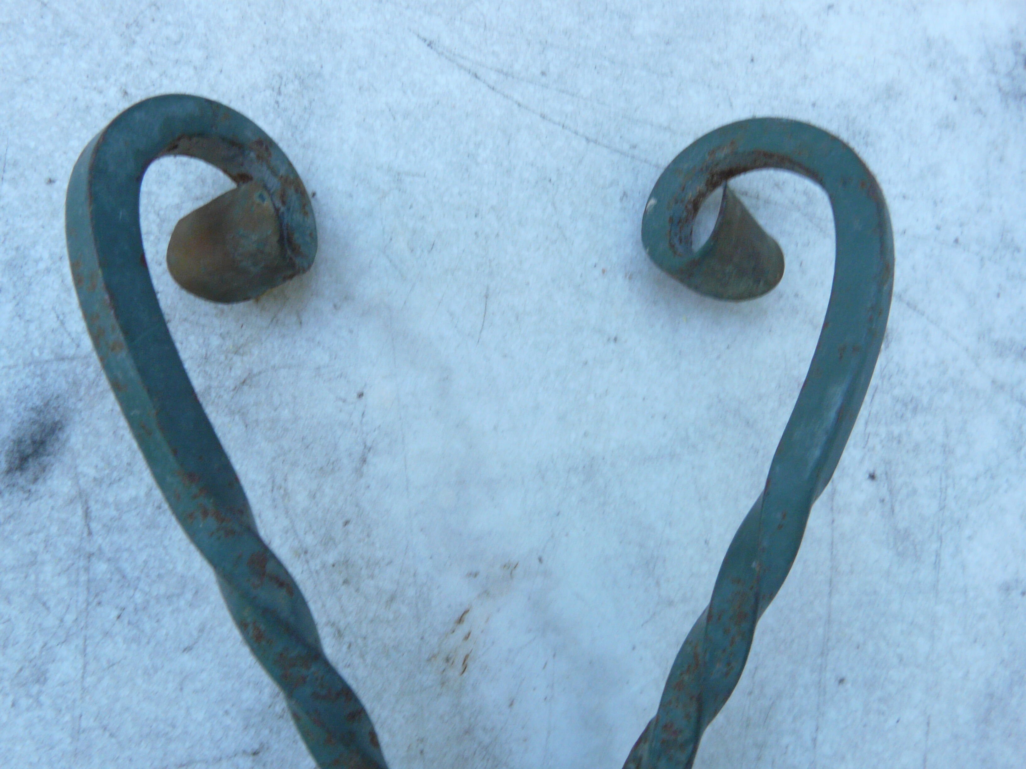 2 porte manteau mural en fer forgé à 4 patères