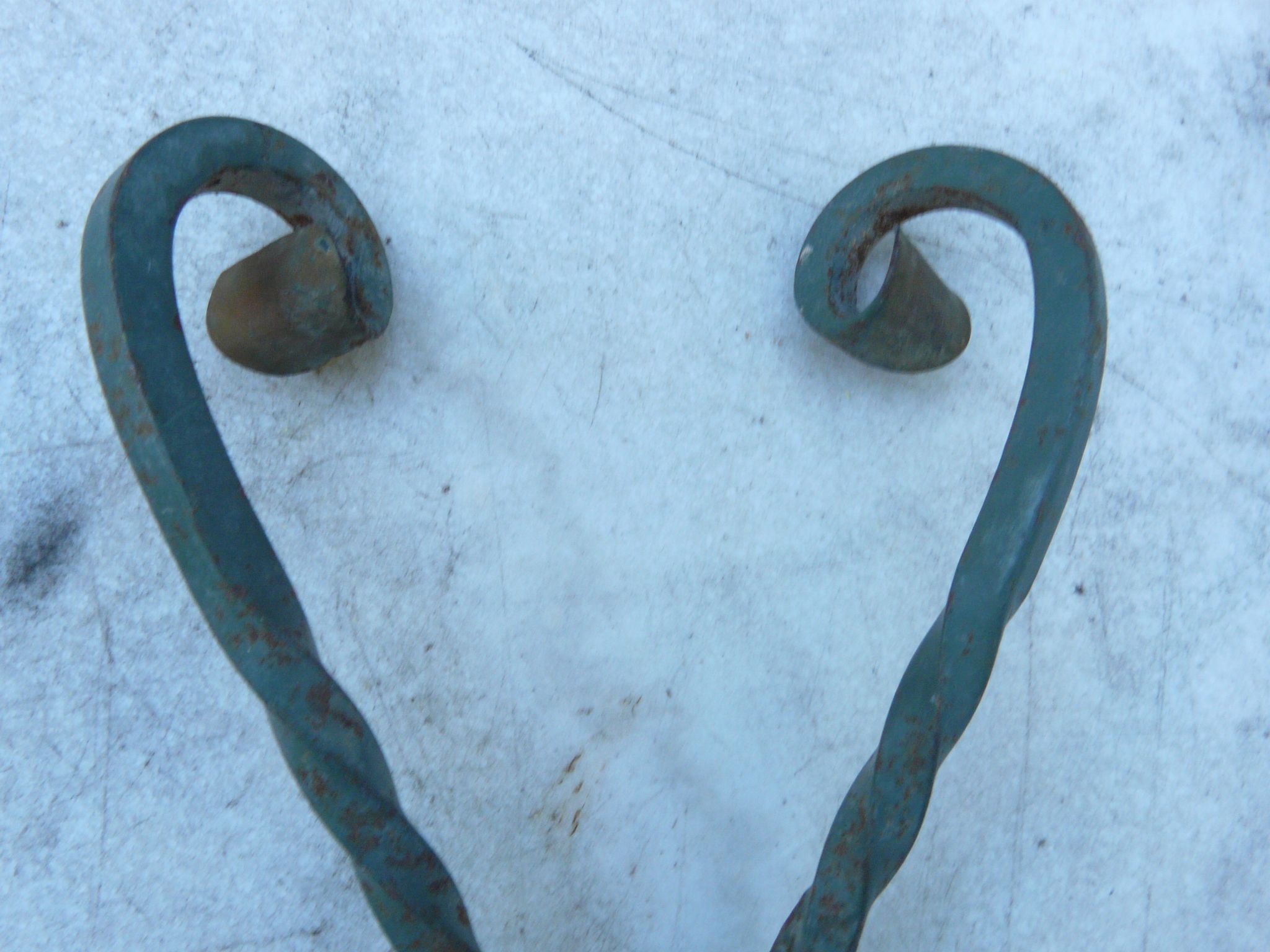 2 wall coat rack in wrought iron with 4 hooks