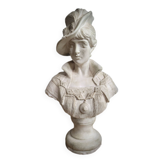 Hat woman bust