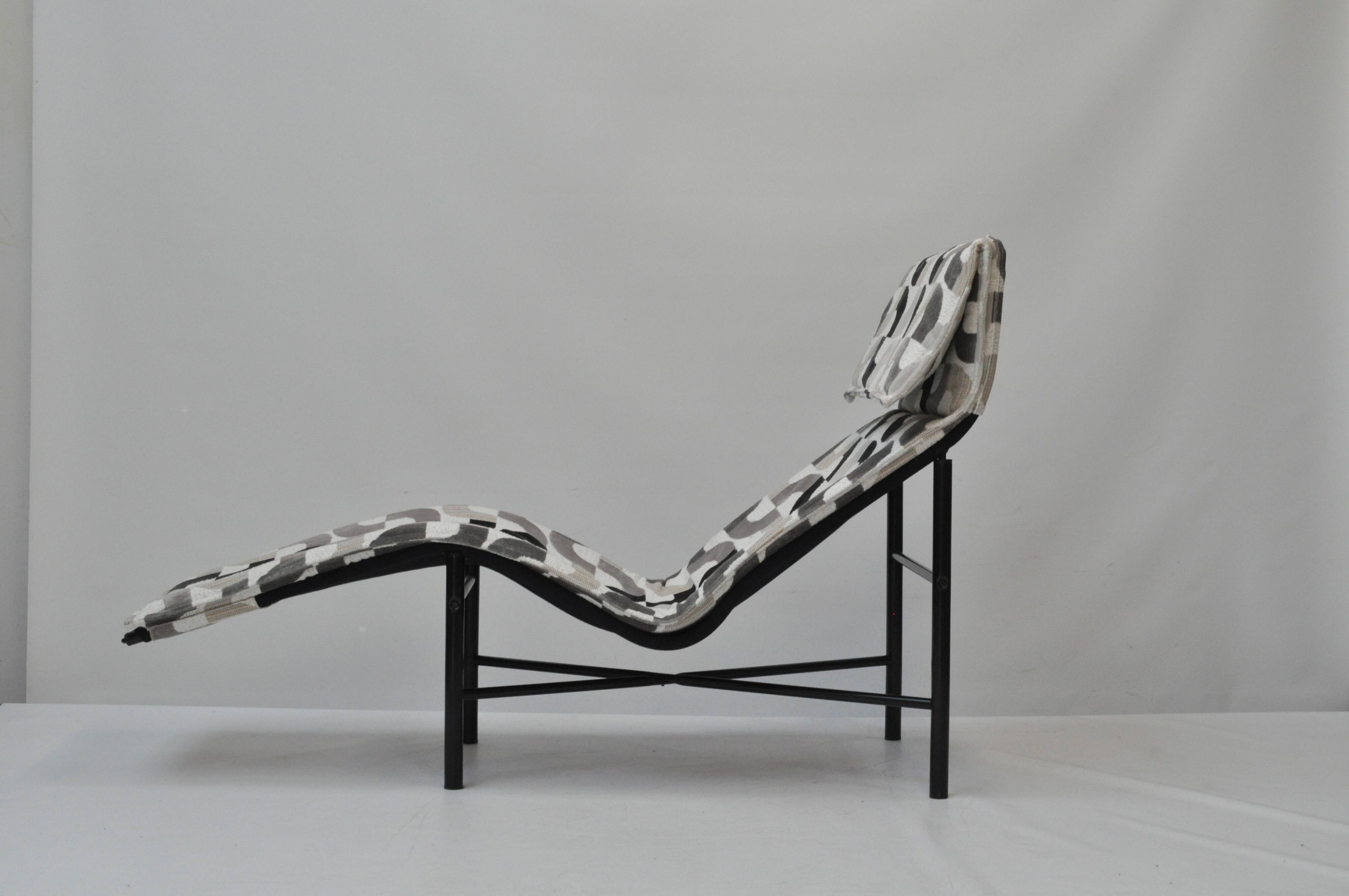 Chaise Longue Sculpturale ‘Skye’ par Torbjörn Björklund, années 1980 – Rembourrée à neuf.