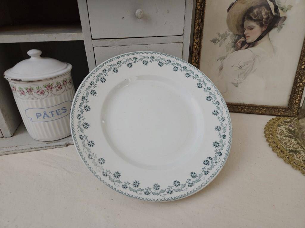 Moulin des Loups earthenware dish