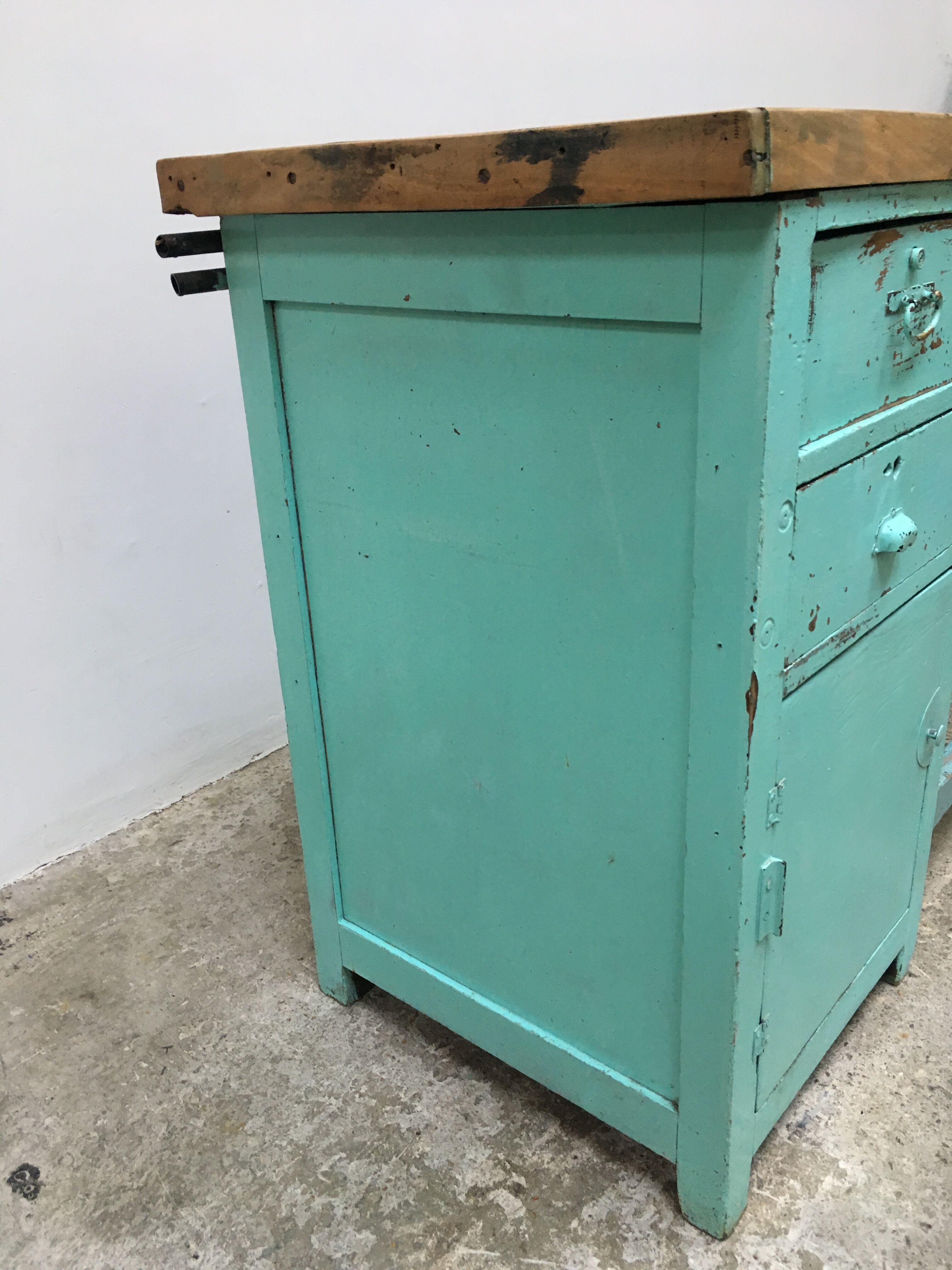 Counter desk established mint