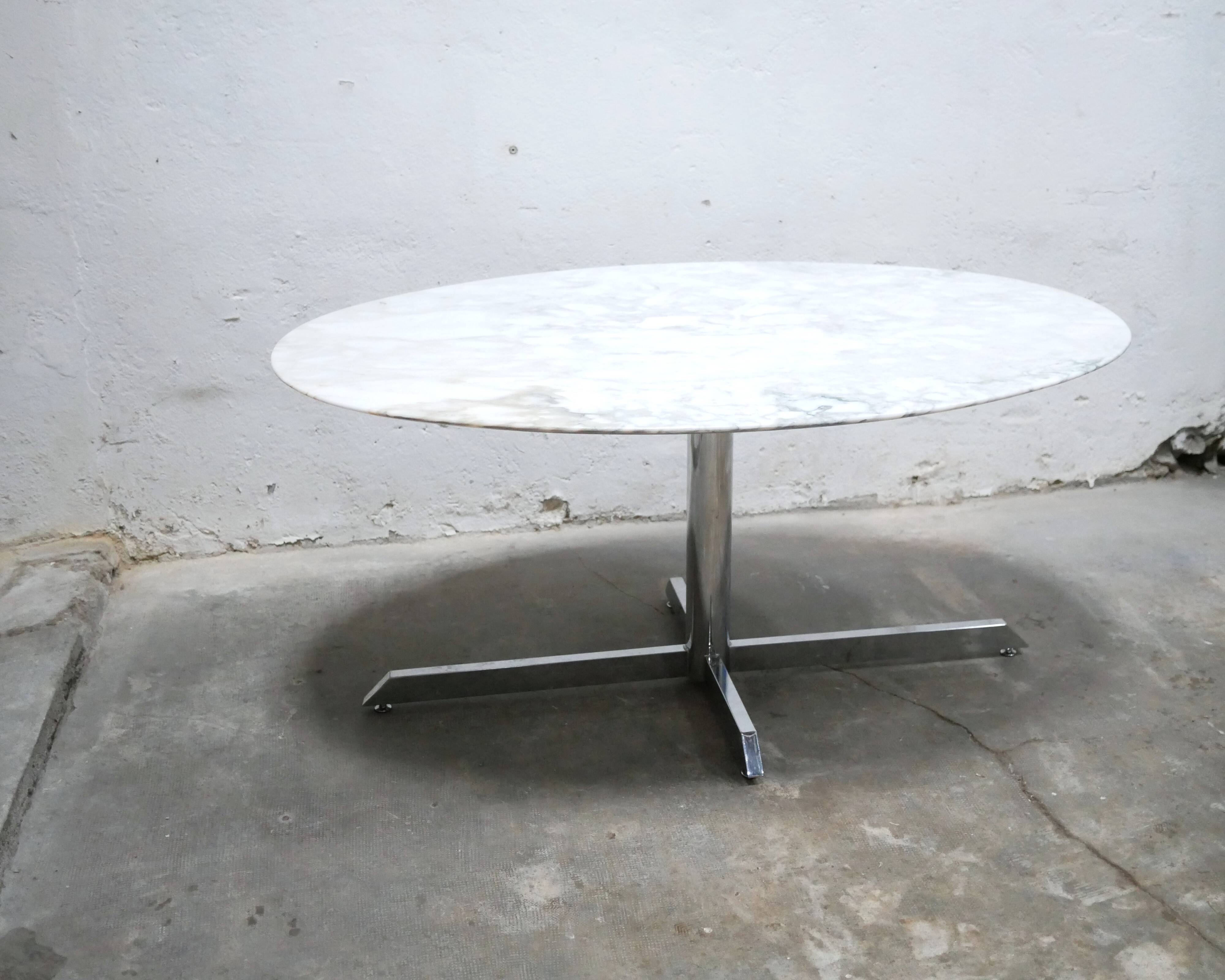 Vintage oval marble table produced by Roche Bobois