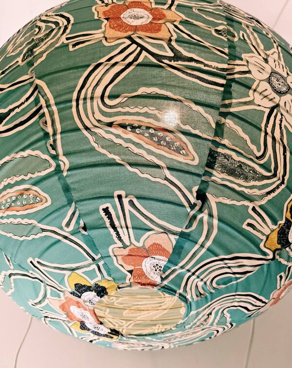 Luminaire en tissus imprimé forme poire