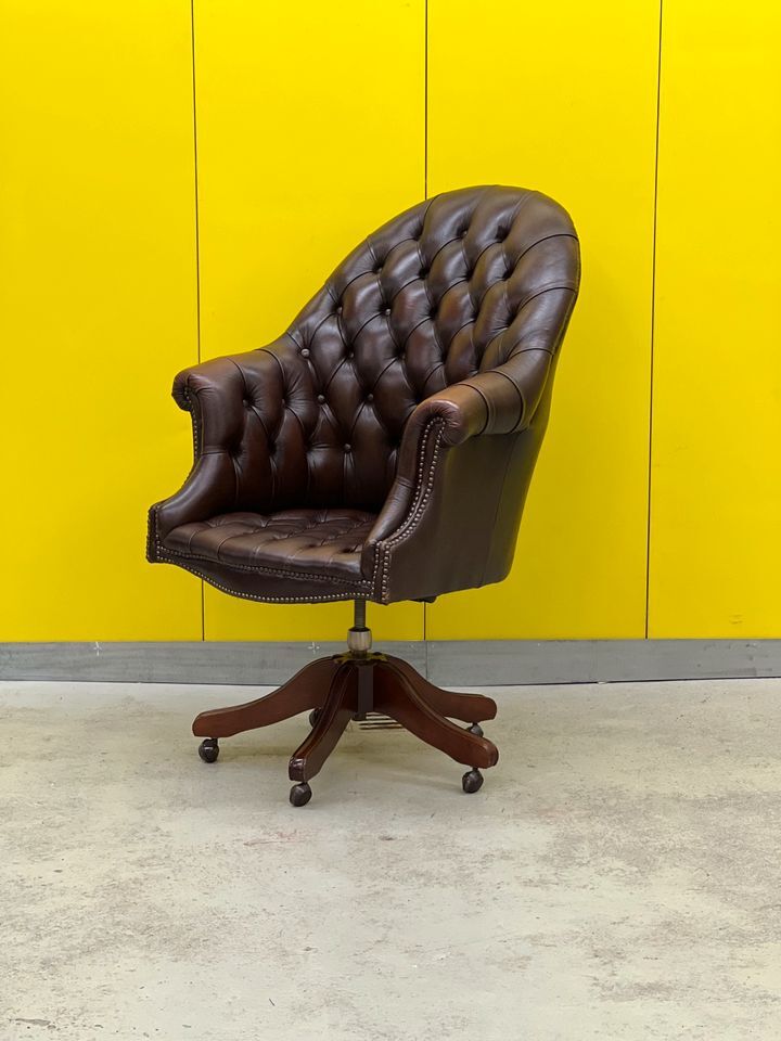 Fauteuil chesterfield directors en cuir brun