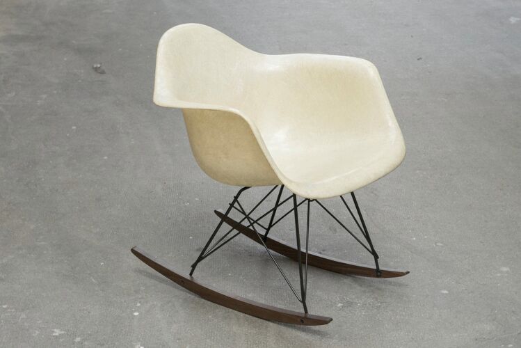 Rocking chair Parchment by Charles & Ray Eames - Herman Miller 1970