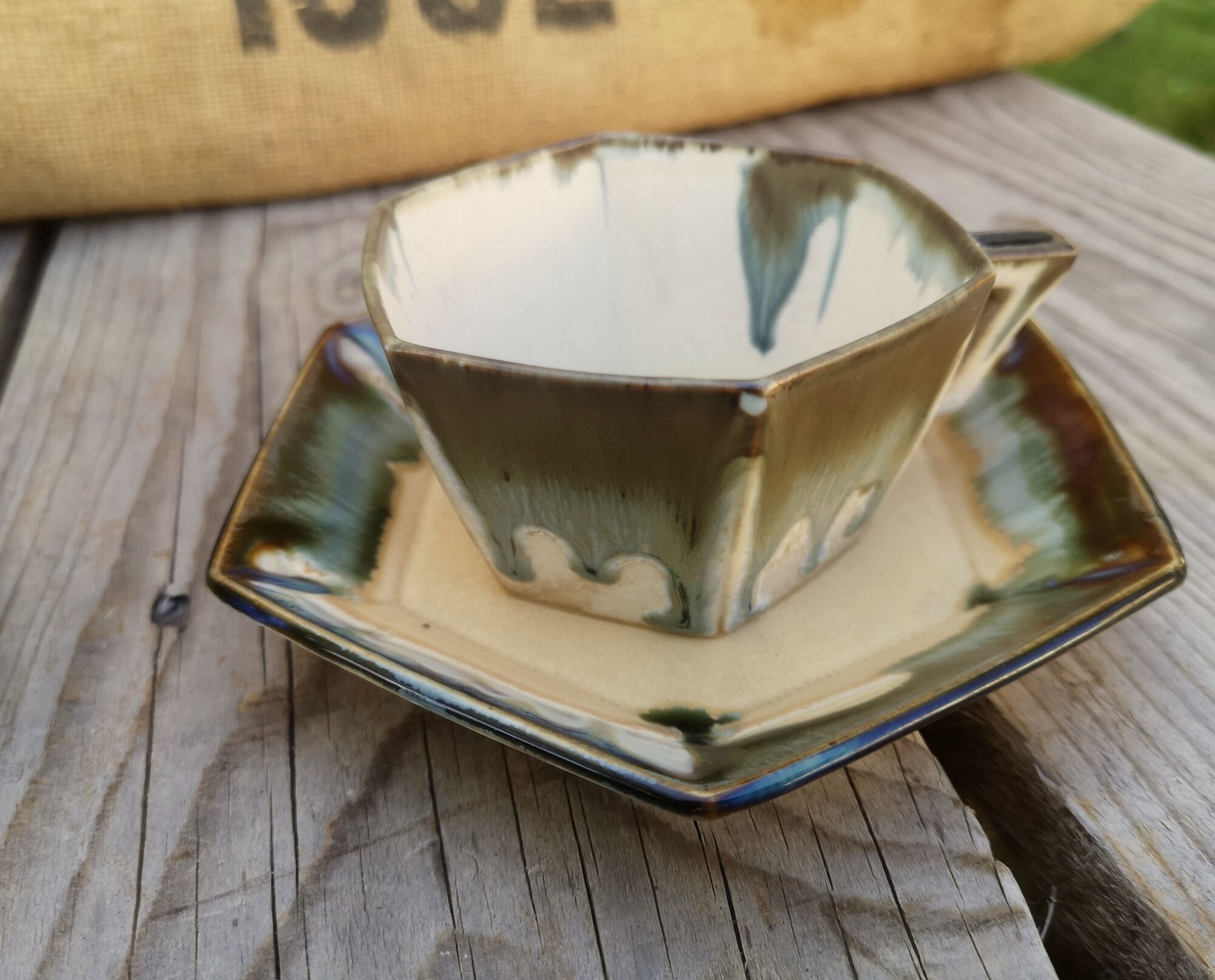 Set of 6 coffee cups with morvan sandstone saucers