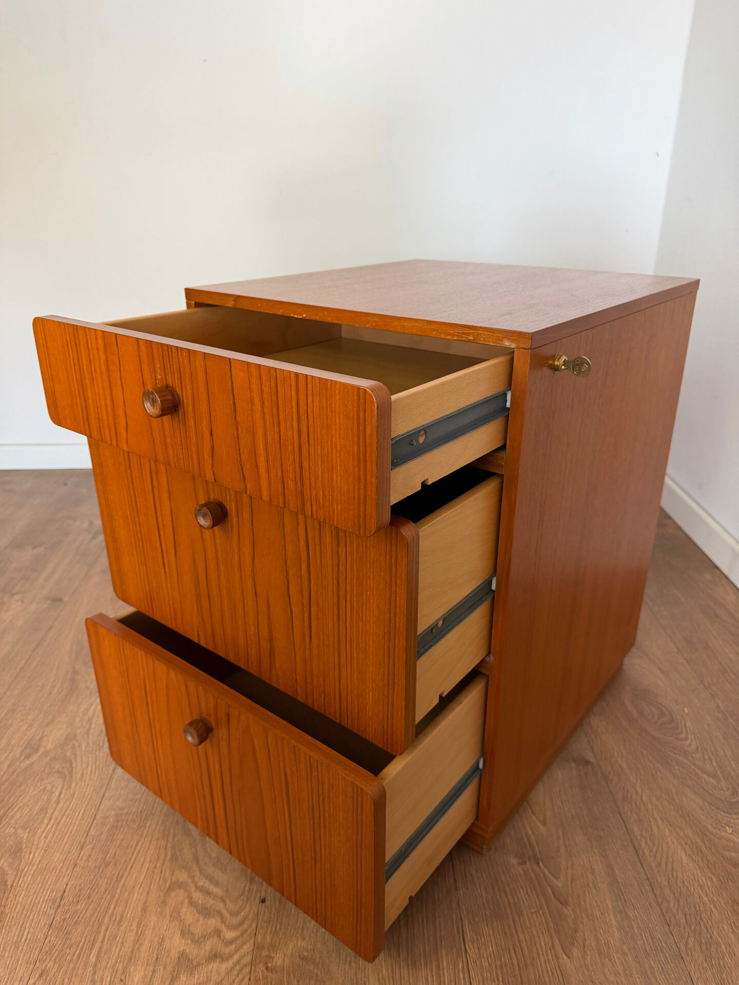 Meuble rangement avec clé