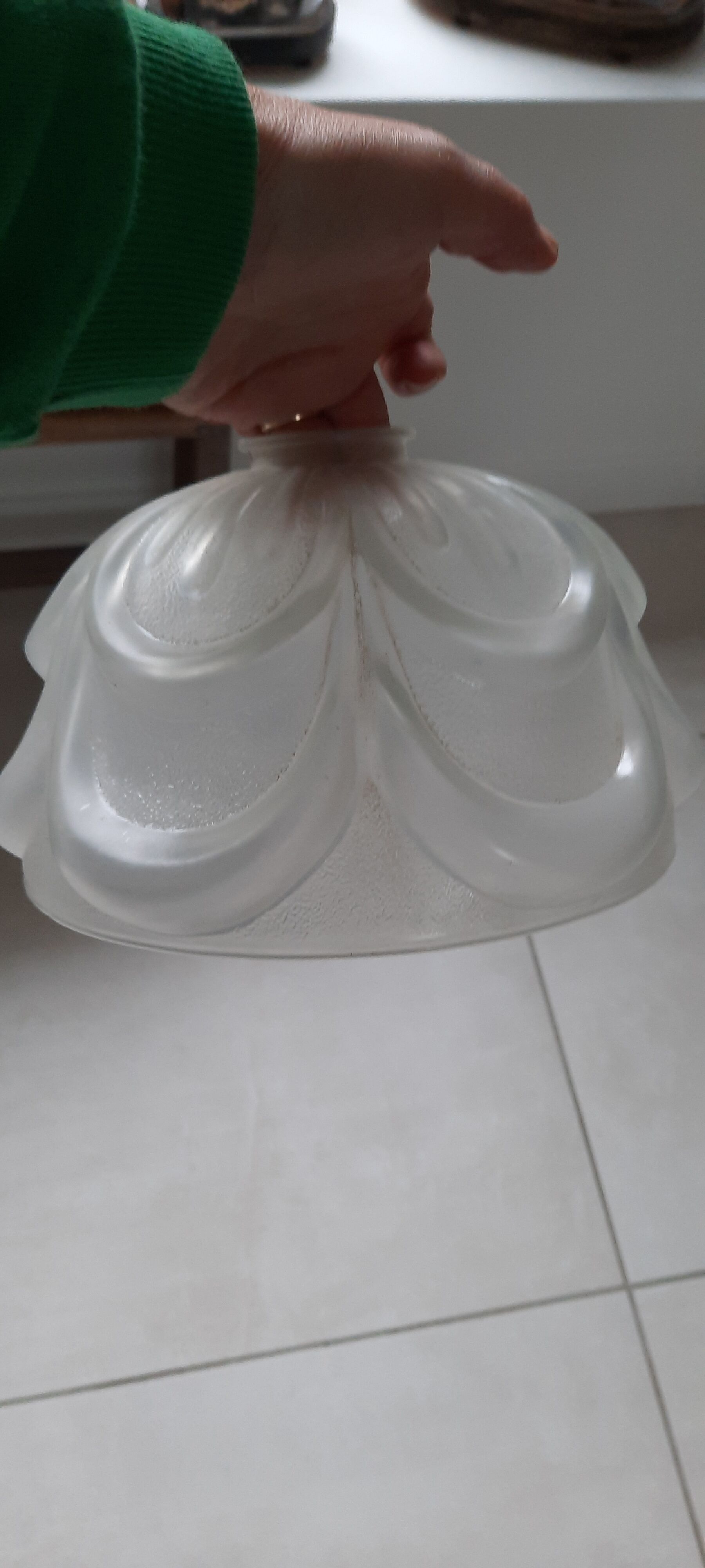 Moulded glass suspension