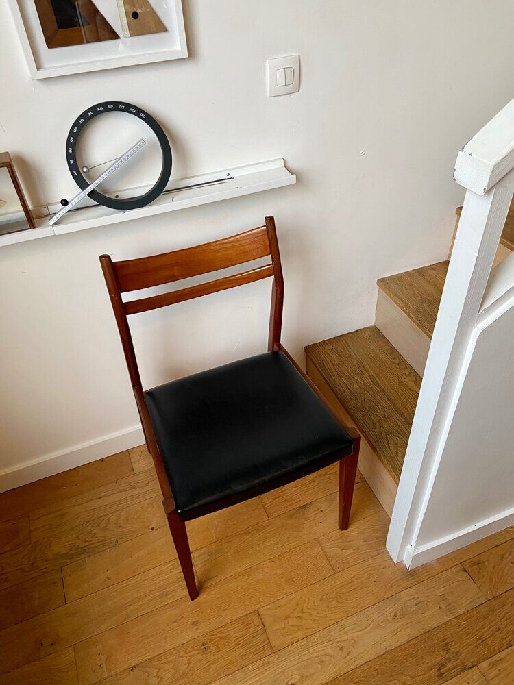 Chaise scandinave en teck et skaï noir