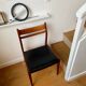 Chaise scandinave en teck et skaï noir