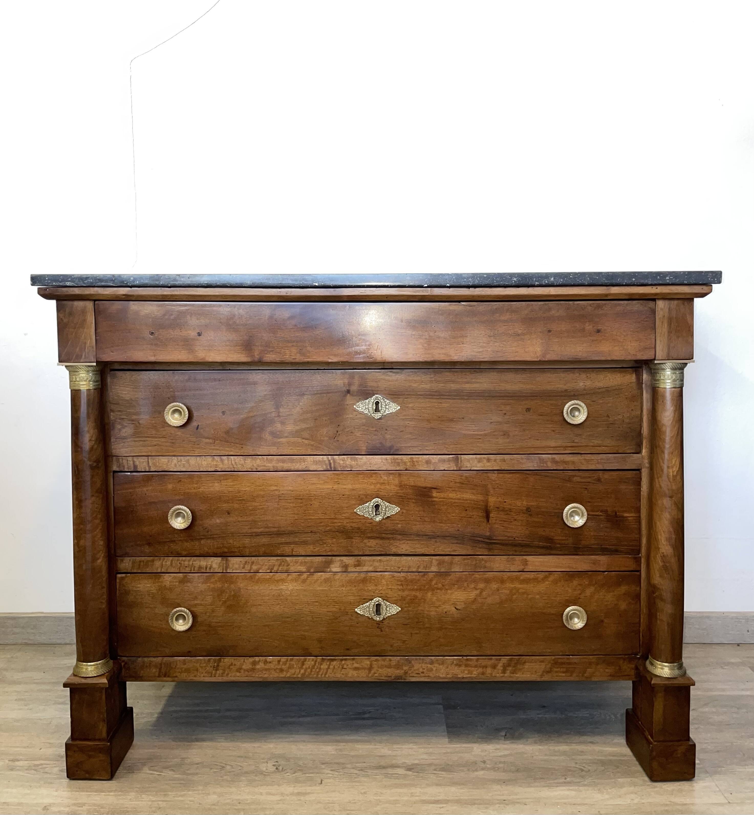 Commode d'époque Empire à colonnes détachées