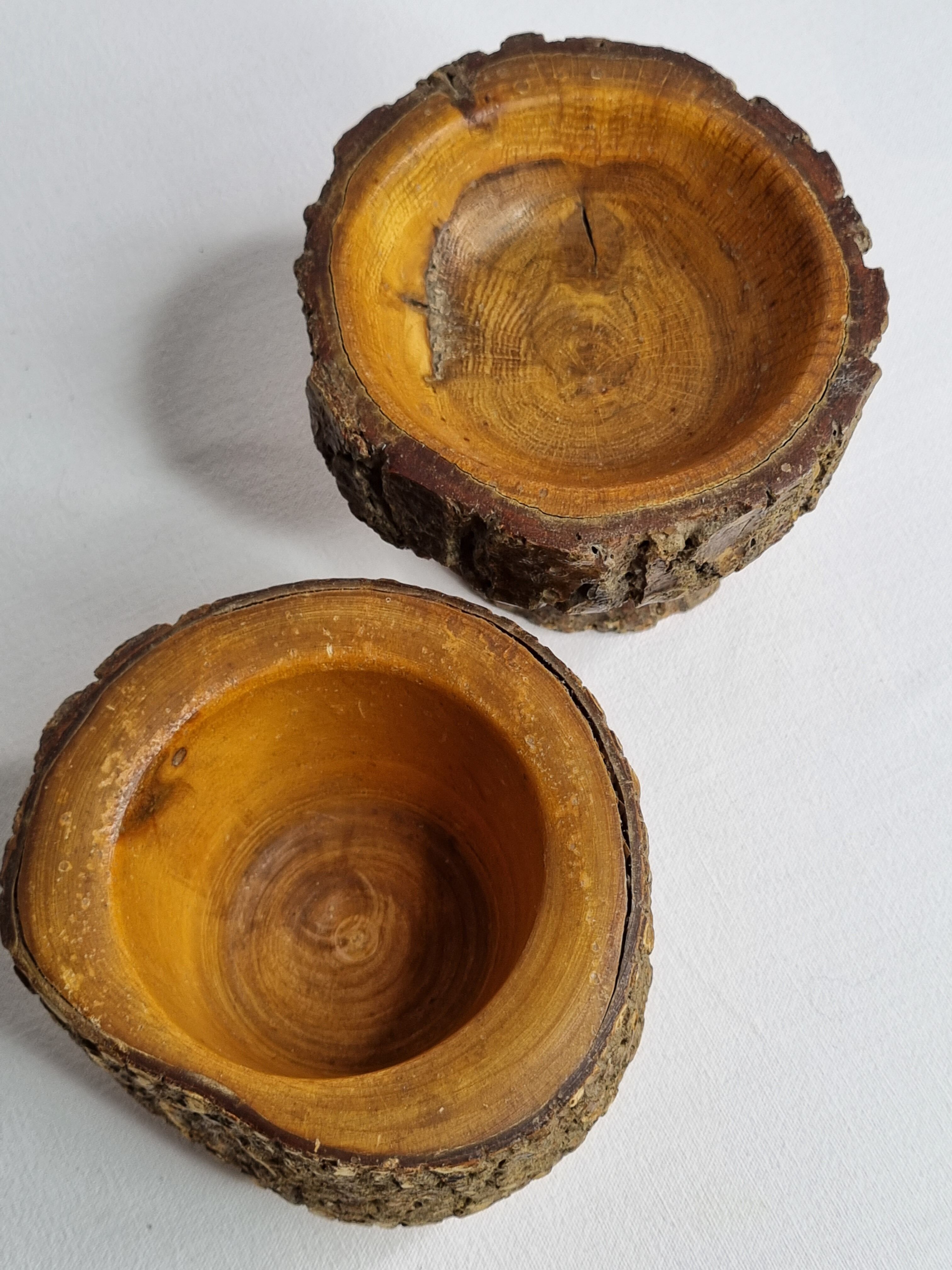 Set of two vacuum pockets made of ash wood turned