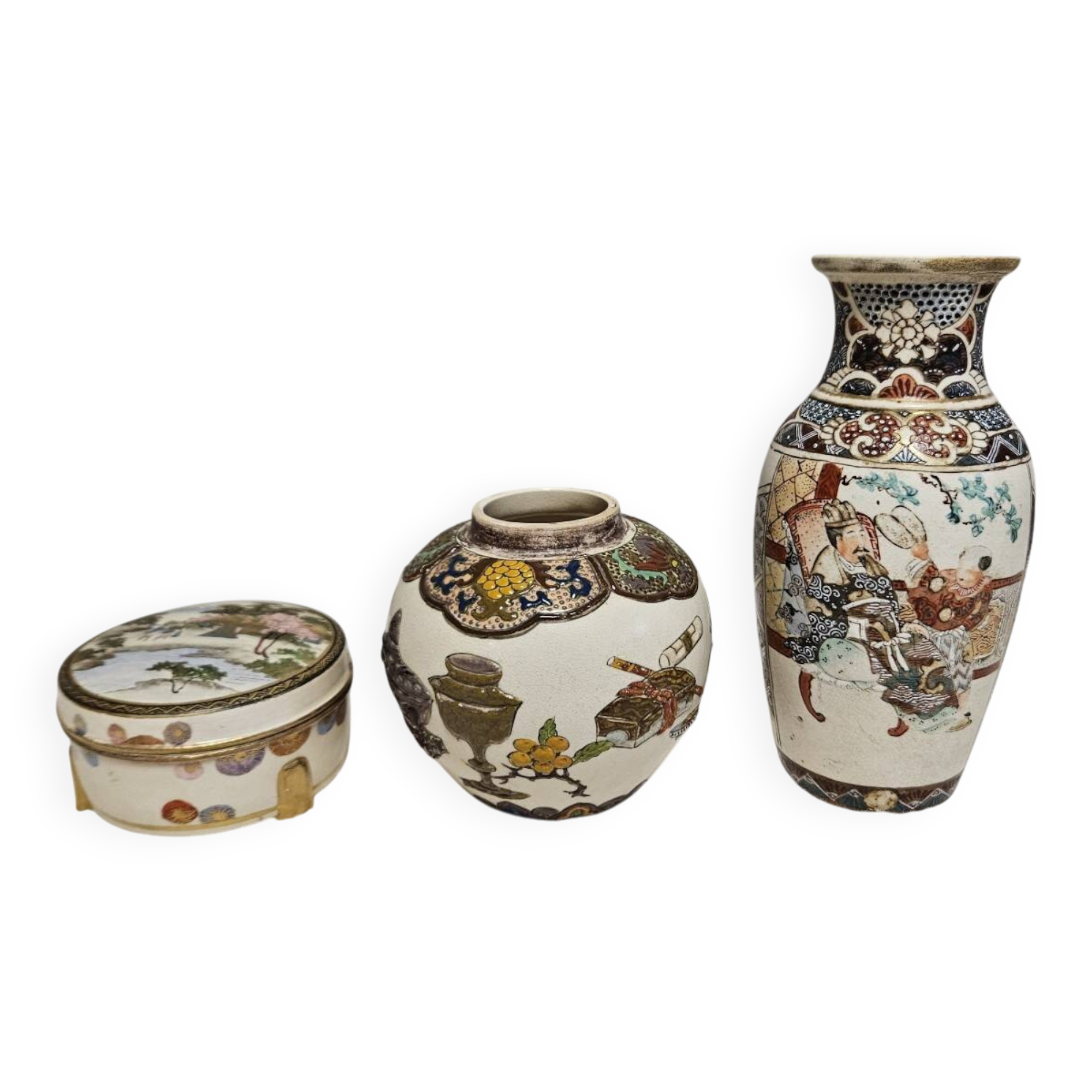Set of three pieces of Japanese Satsuma-style ceramics.