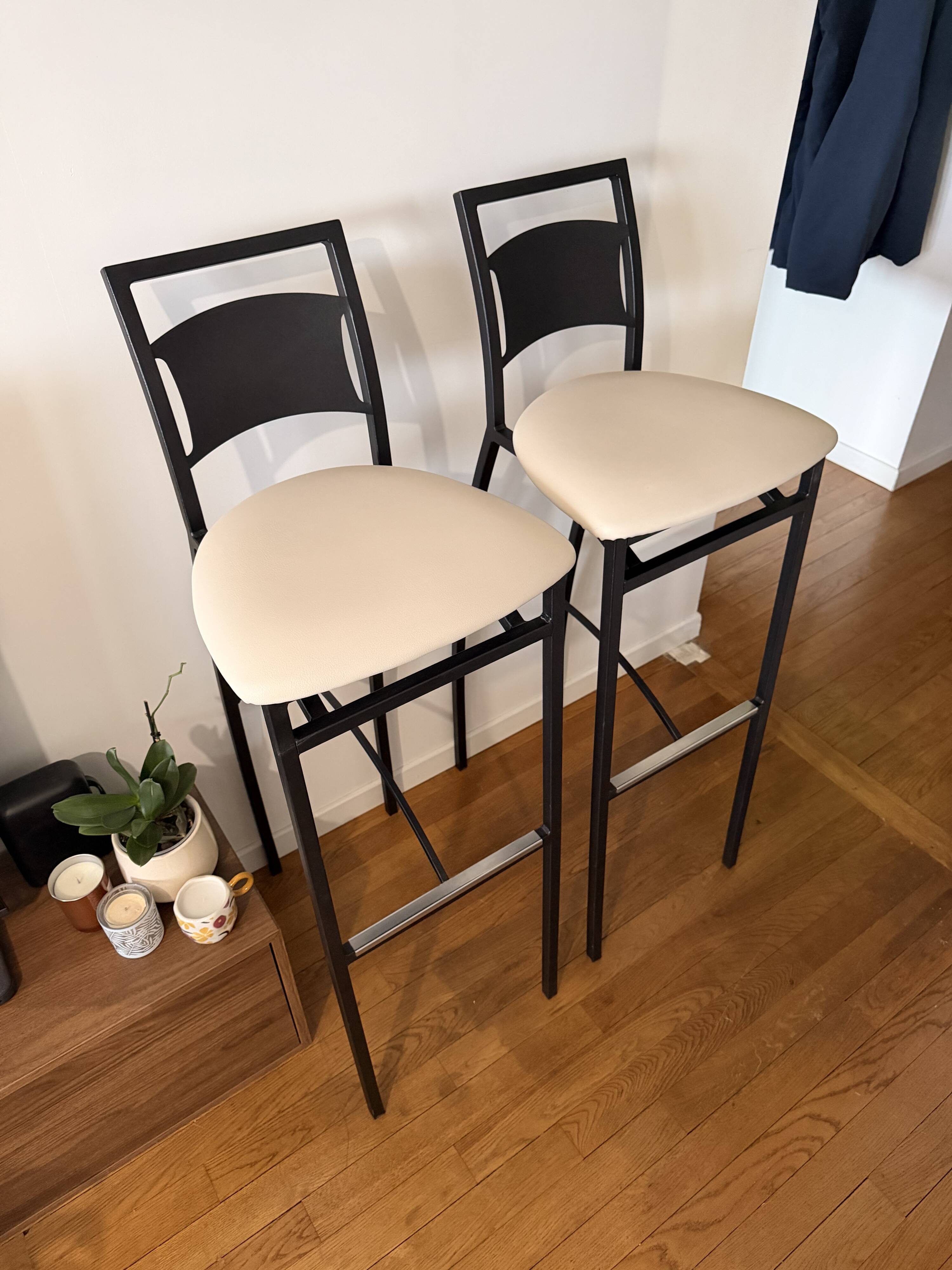 Lot de 2 chaises de bar noires - Design moderne
