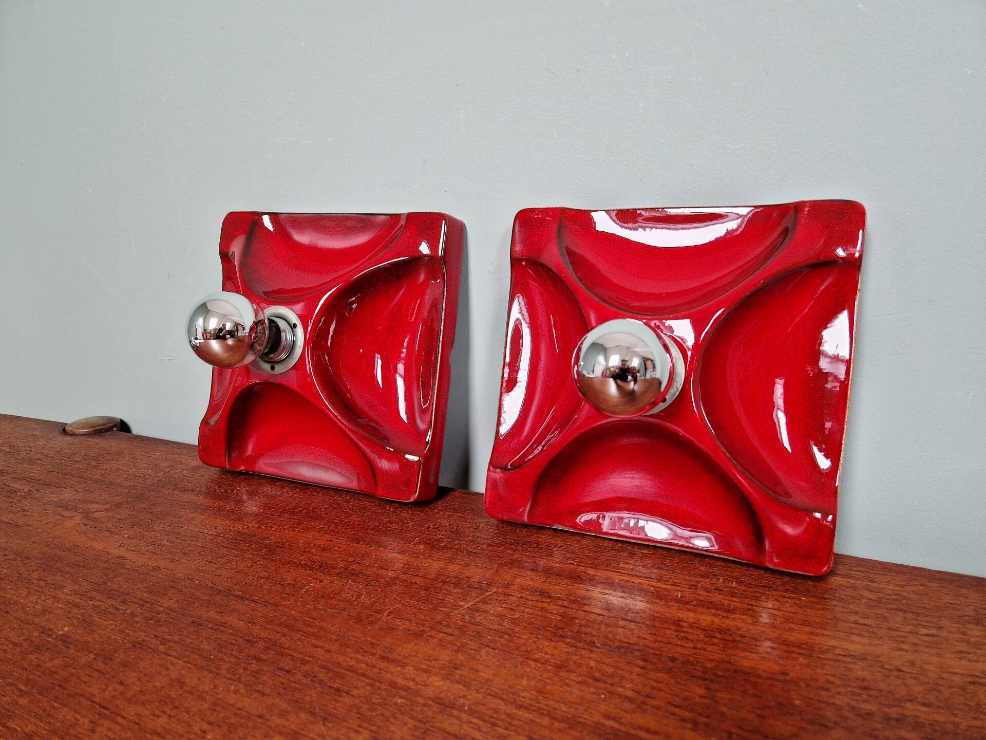 Pair of Space Age wall sconces in red ceramic, 1970.
