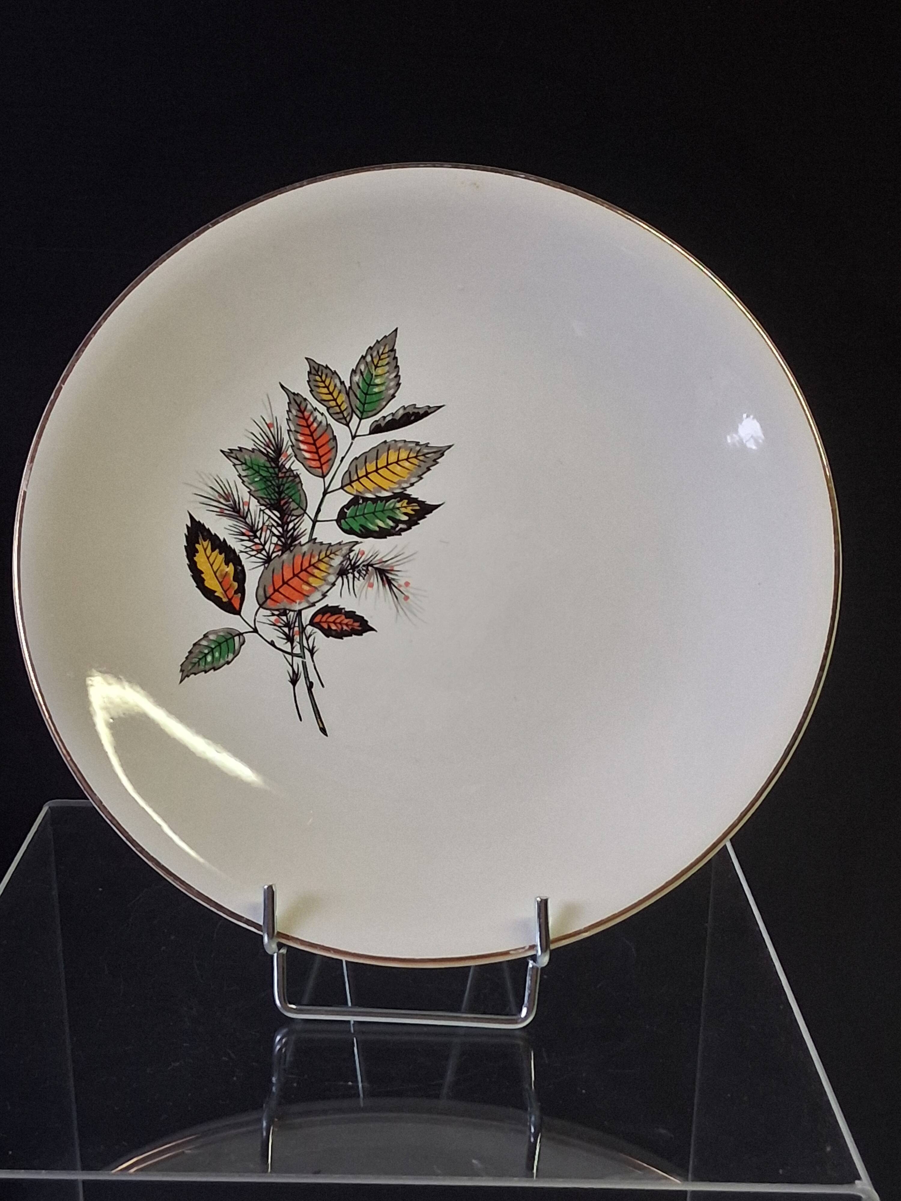 Set of 6 flat plates from Digoin Sarreguemines in good condition.
