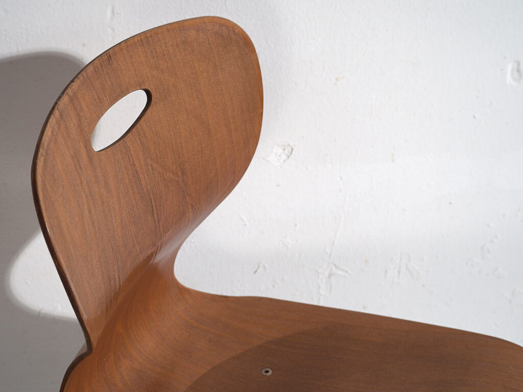 Vintage school chairs (c.1950). Set of 4 pieces.