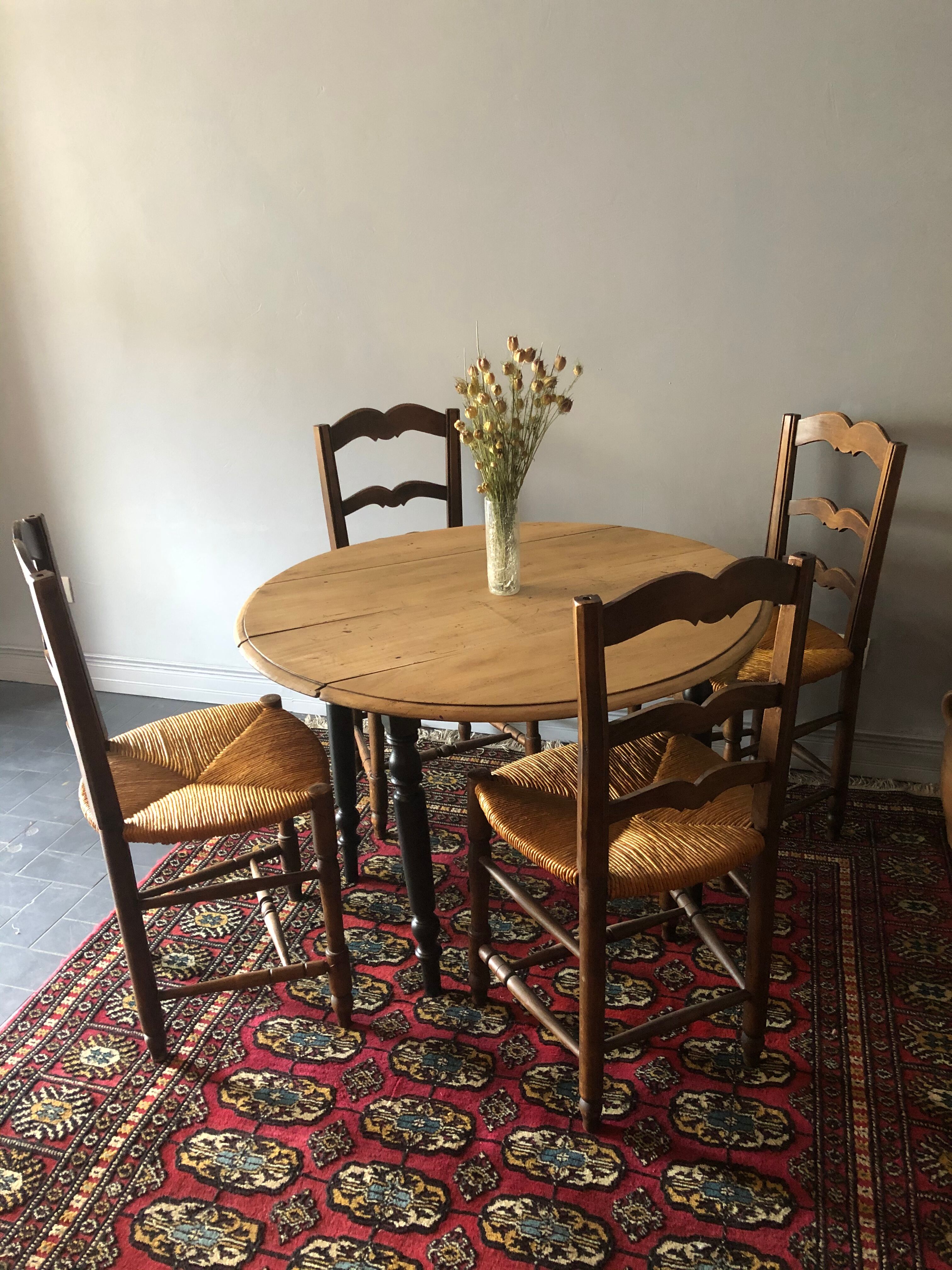 Round table with flaps, early 20th century