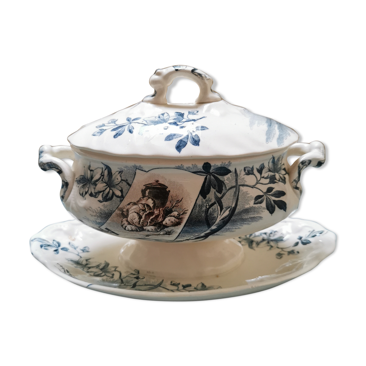 Earthenware saucer with its lid