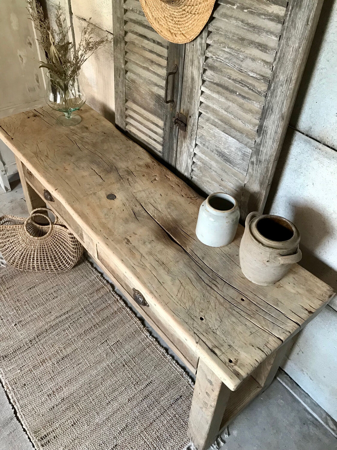 Workbench with drawers