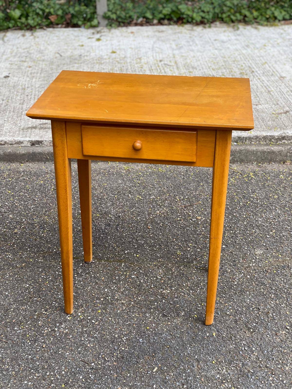 Scandinavian side table in solid wood with a drawer.