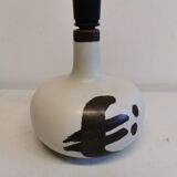 Ceramic table lamp designed by Danish Axel Larsen for his company Axella back in the 1960s.