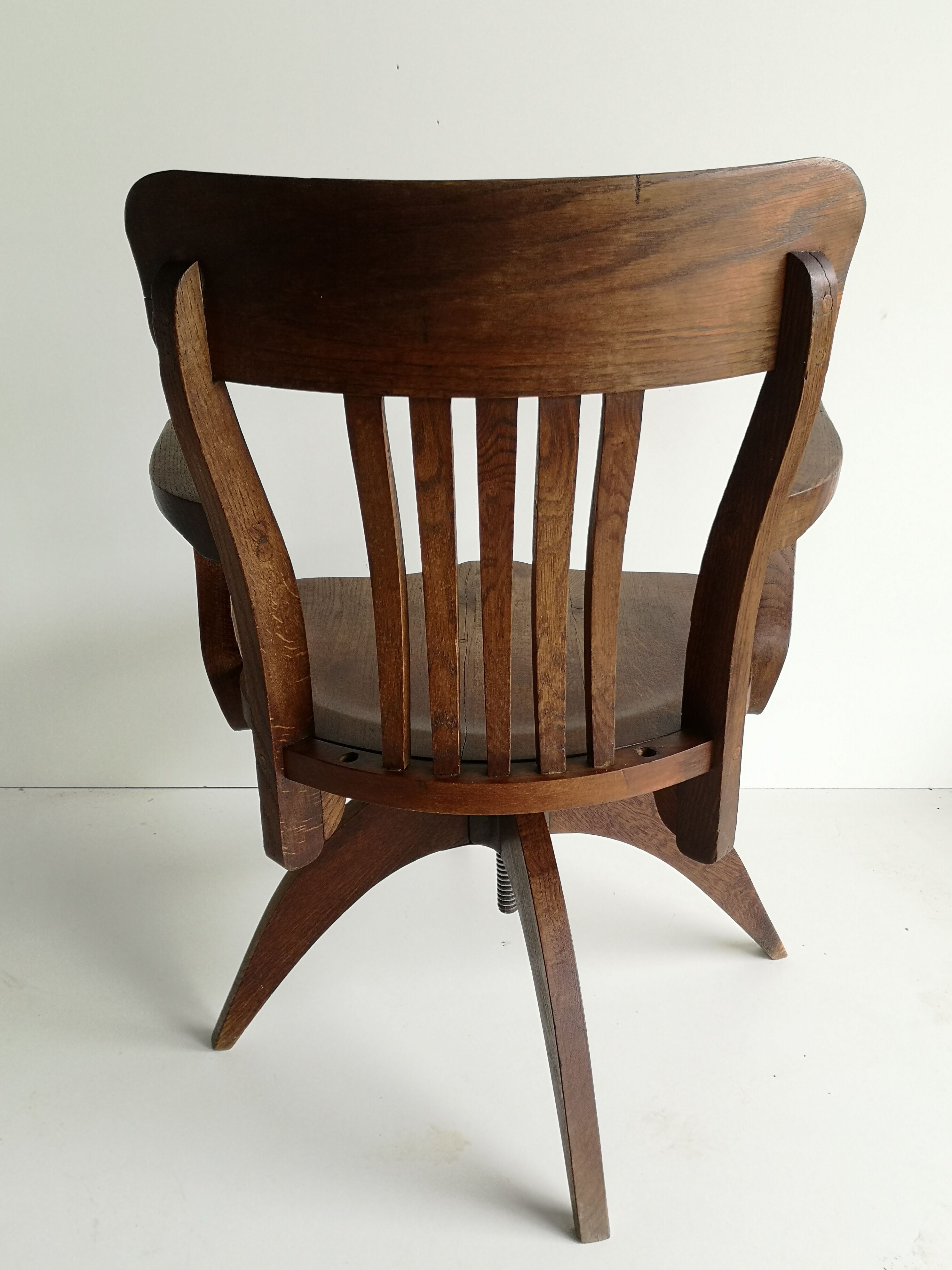 Oak "American" desk chair 30-40