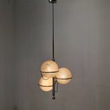 Lampe italienne chromée à trois globes en verre opalin – années 1970