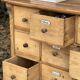 Commode allemande, bureau comptoir en pin 21 tiroirs