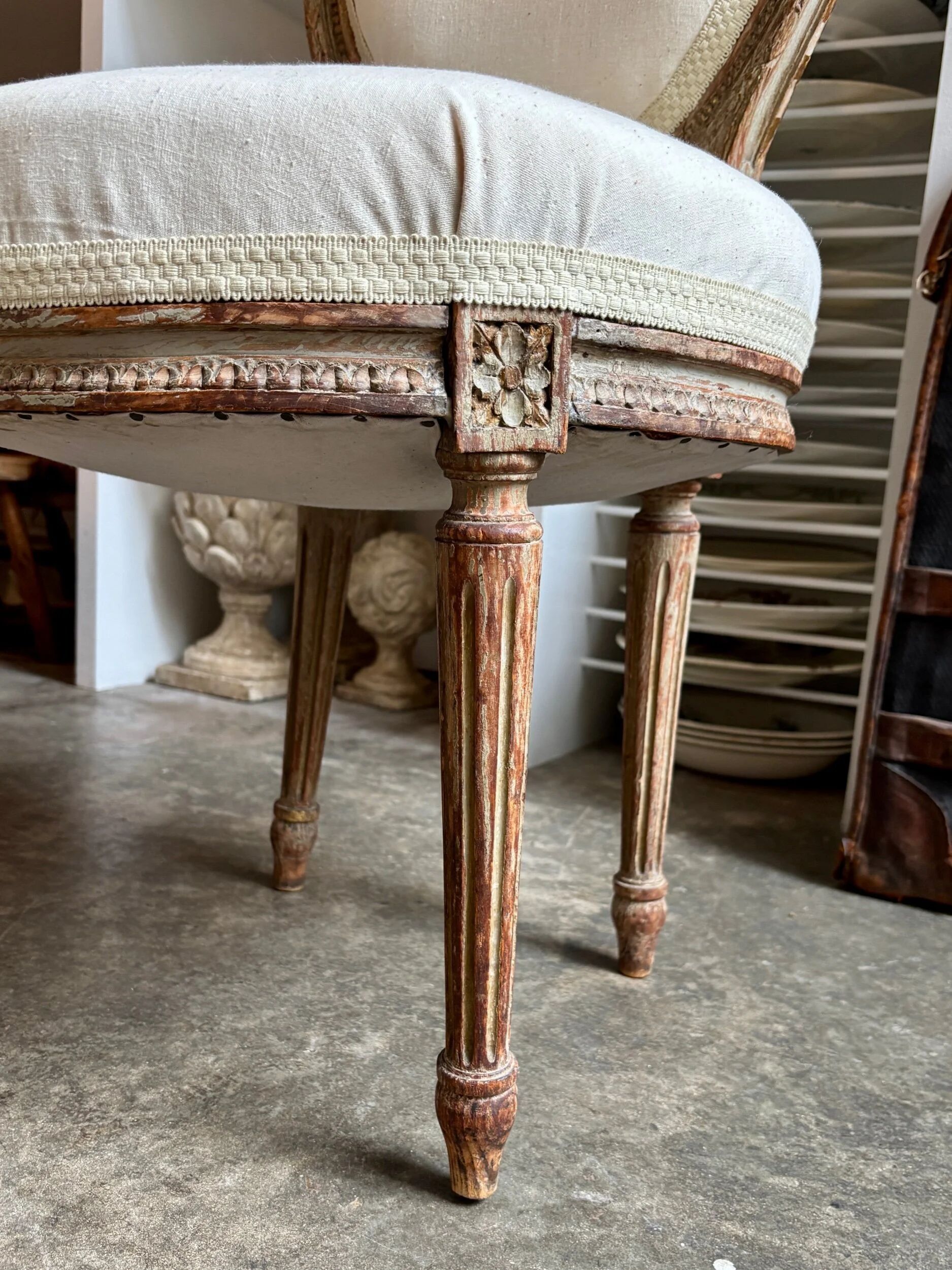 Medallion back chair in moulded wood and beige fabric.
