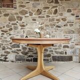 Baumann style round table